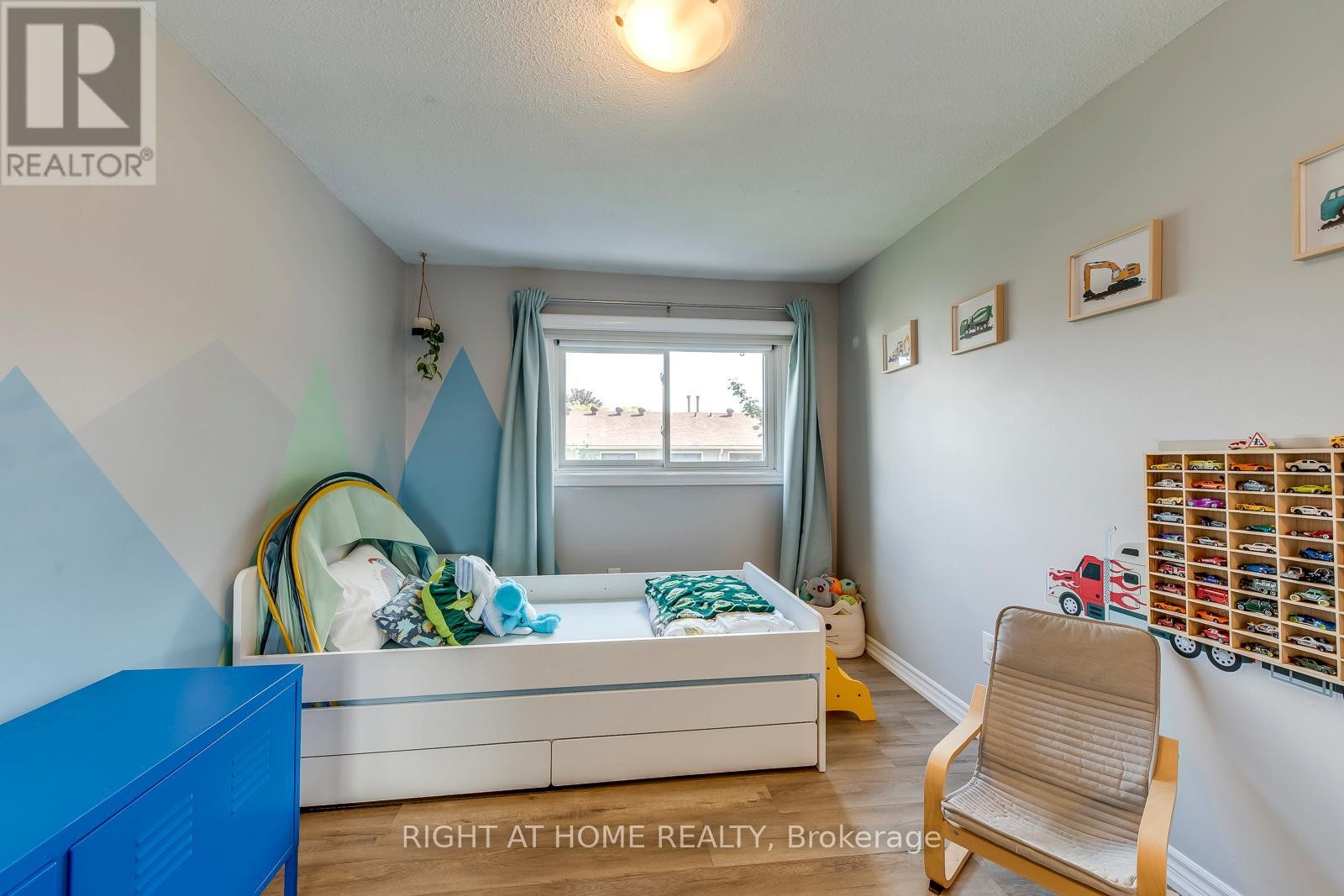 












132 ASHTON CRESCENT

,
Brampton (Central Park),




Ontario
L6S3J9

