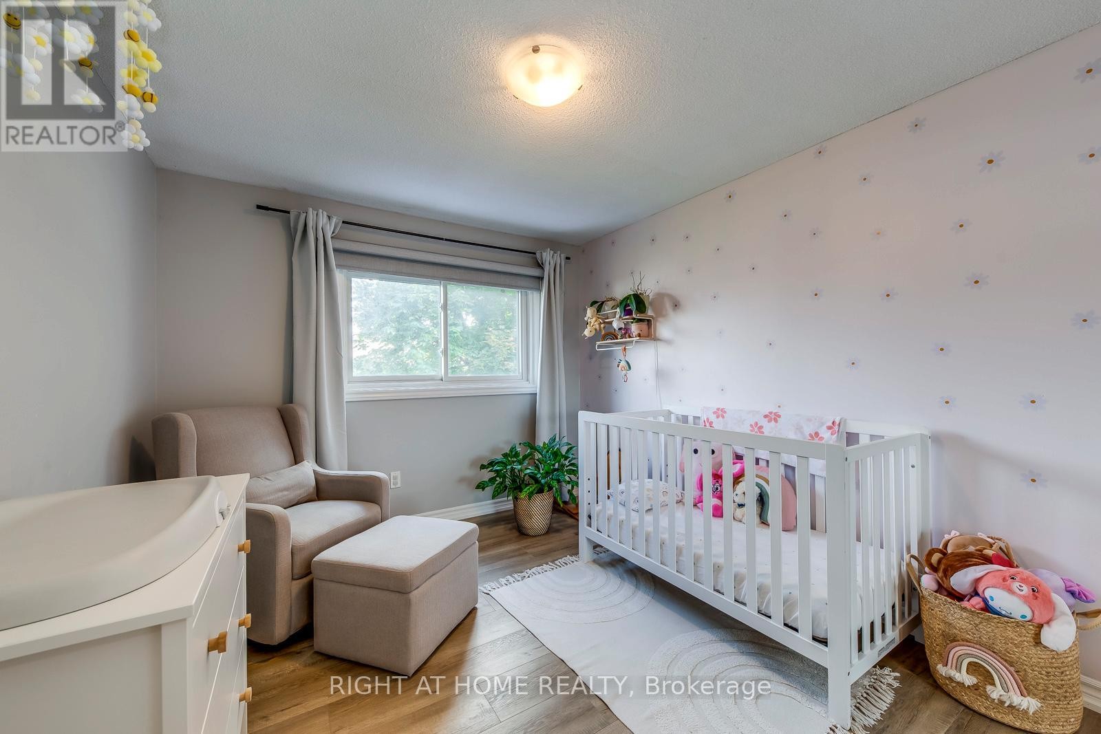












132 ASHTON CRESCENT

,
Brampton (Central Park),




Ontario
L6S3J9

