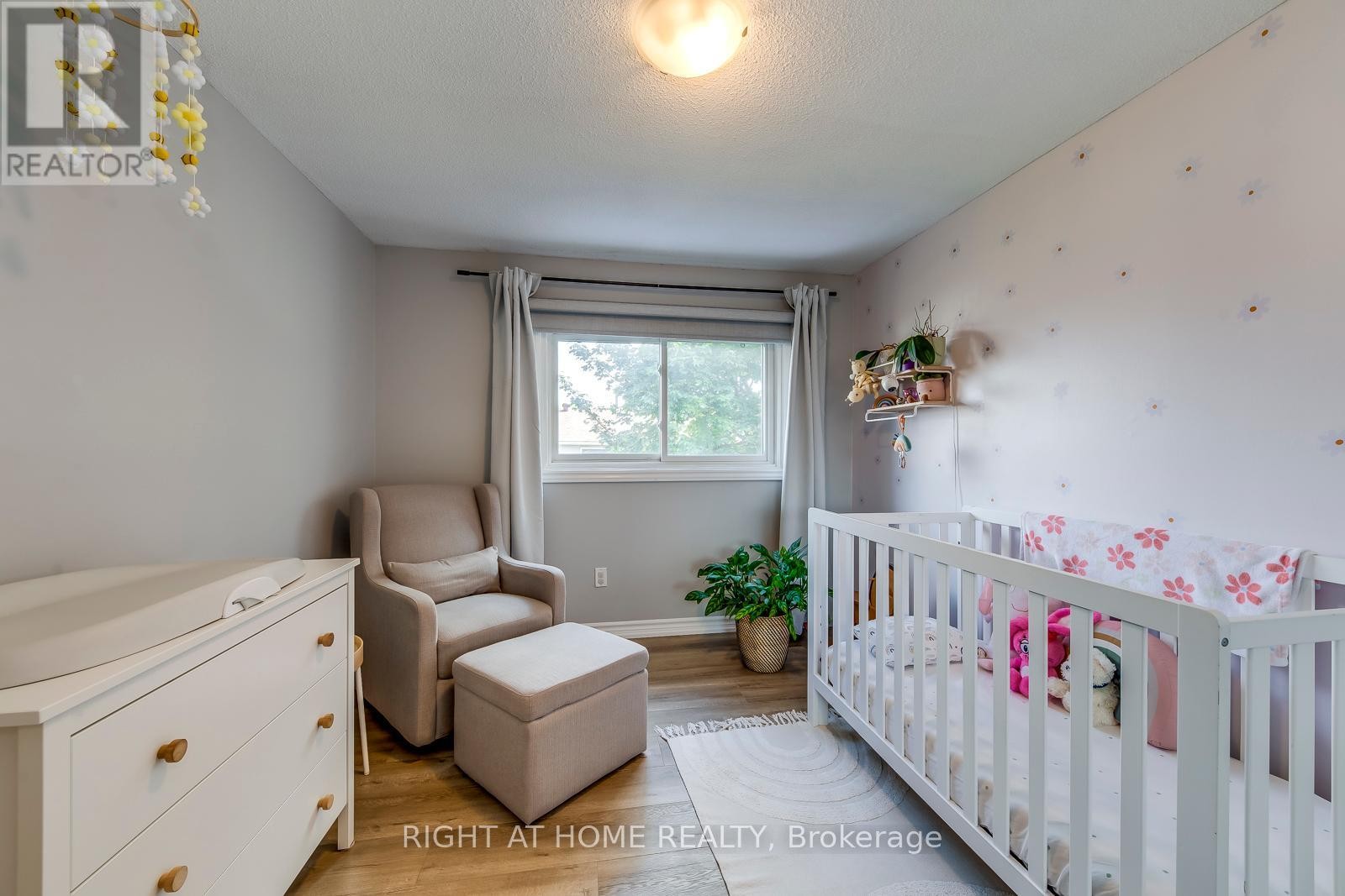 












132 ASHTON CRESCENT

,
Brampton (Central Park),




Ontario
L6S3J9

