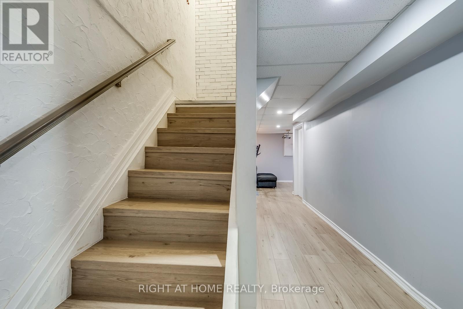 












132 ASHTON CRESCENT

,
Brampton (Central Park),




Ontario
L6S3J9

