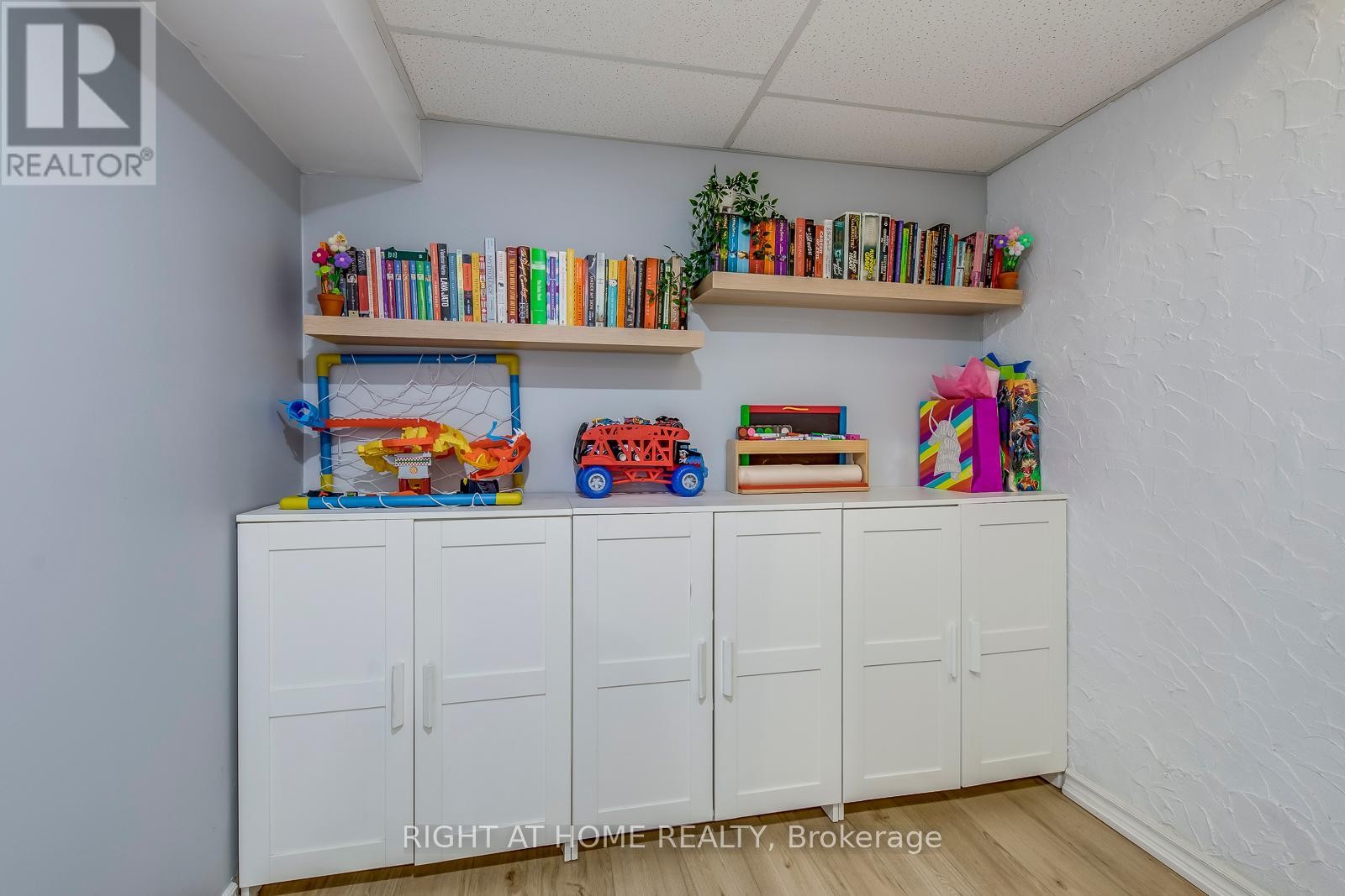 












132 ASHTON CRESCENT

,
Brampton (Central Park),




Ontario
L6S3J9

