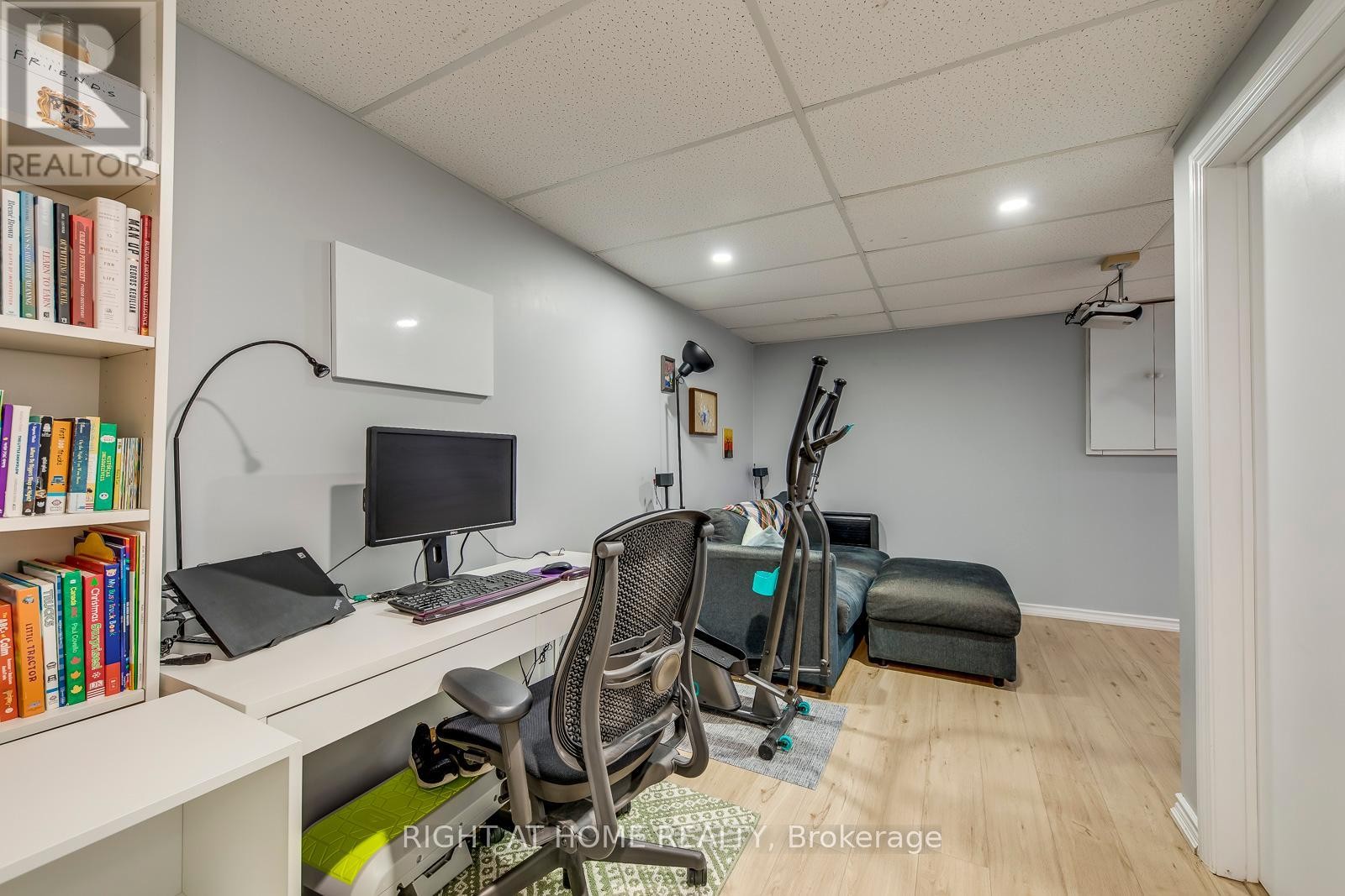 












132 ASHTON CRESCENT

,
Brampton (Central Park),




Ontario
L6S3J9


