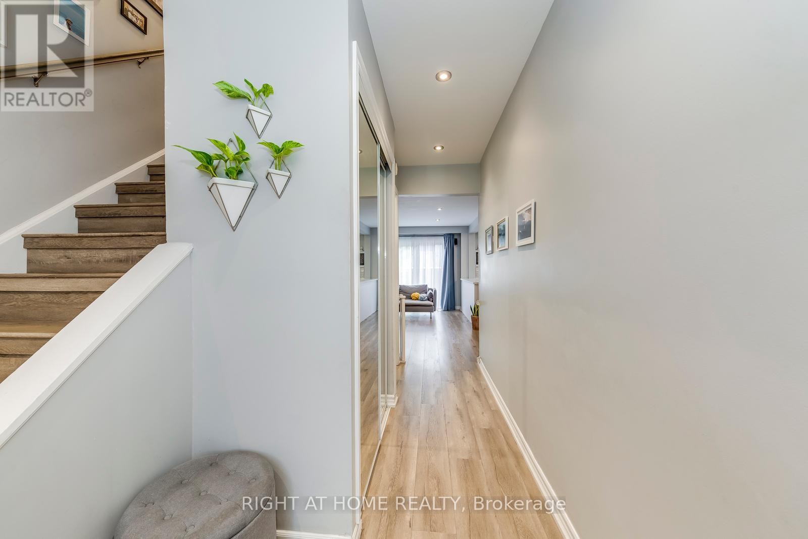 












132 ASHTON CRESCENT

,
Brampton (Central Park),




Ontario
L6S3J9

