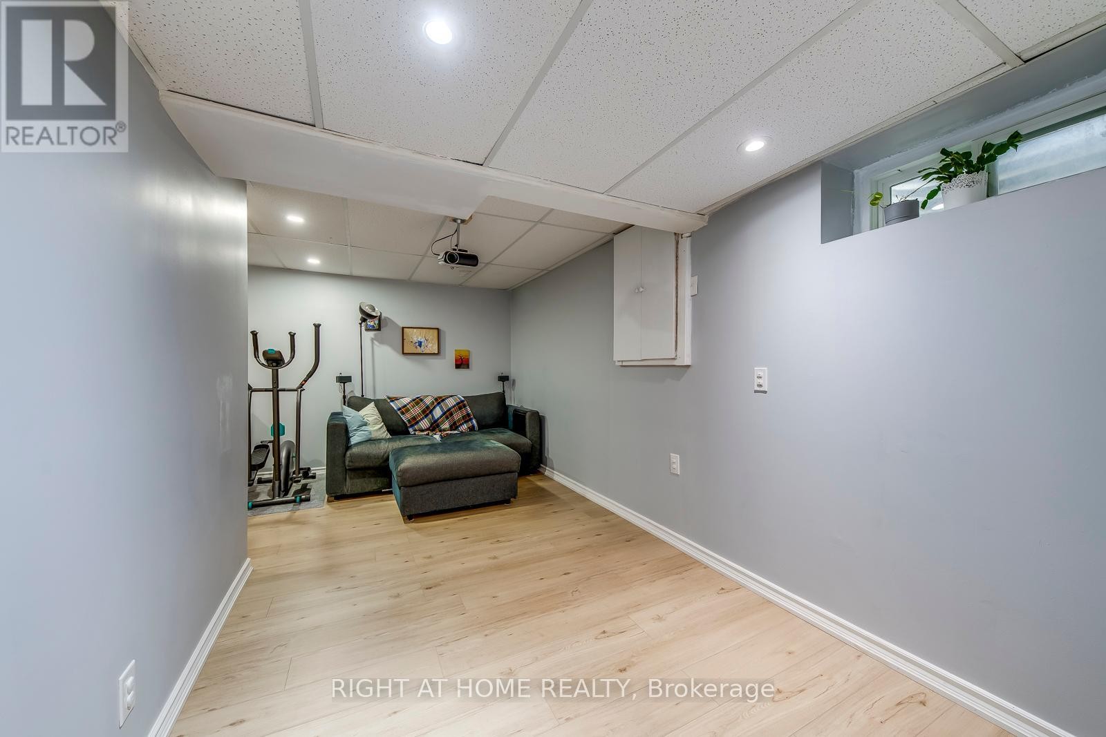 












132 ASHTON CRESCENT

,
Brampton (Central Park),




Ontario
L6S3J9

