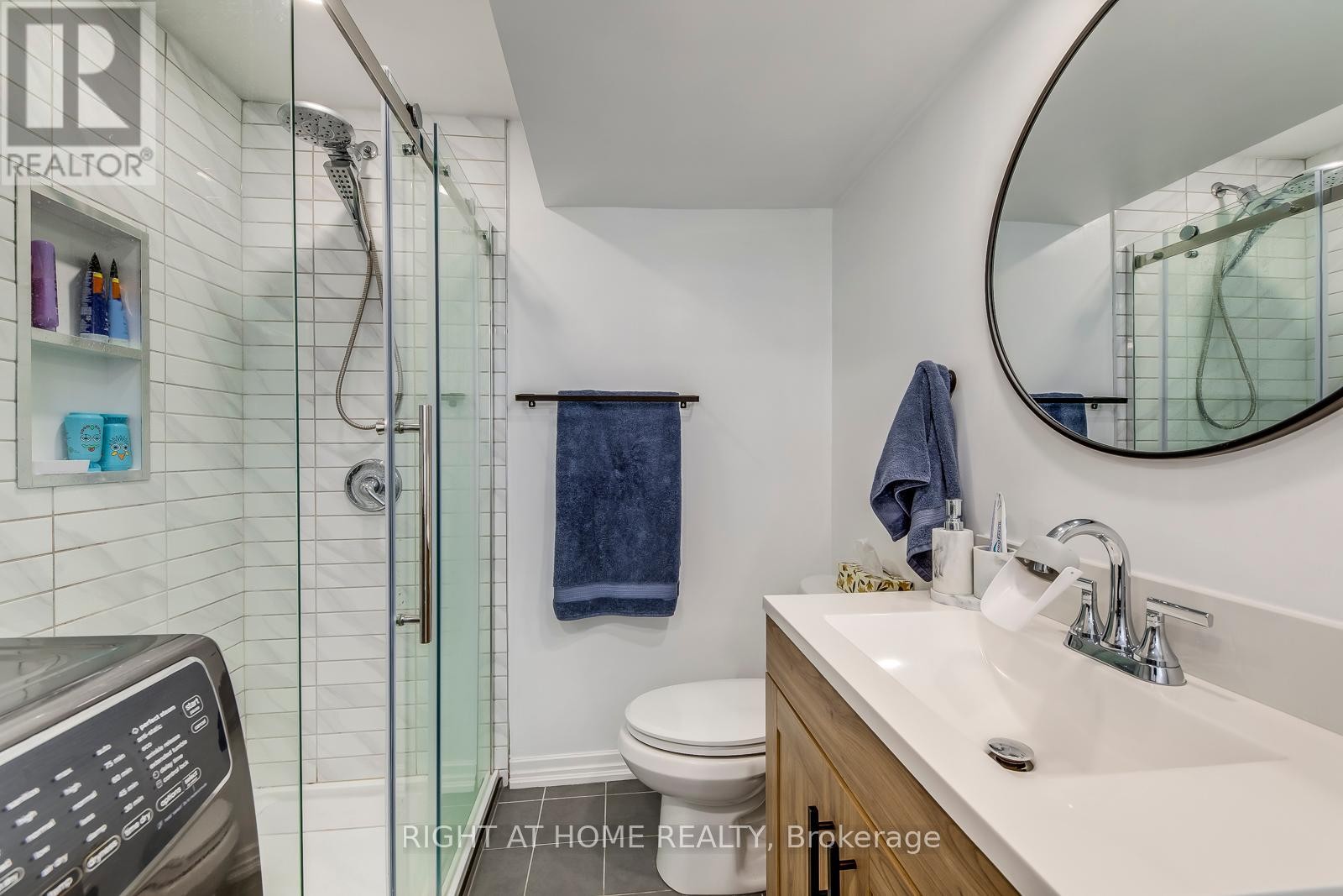 












132 ASHTON CRESCENT

,
Brampton (Central Park),




Ontario
L6S3J9

