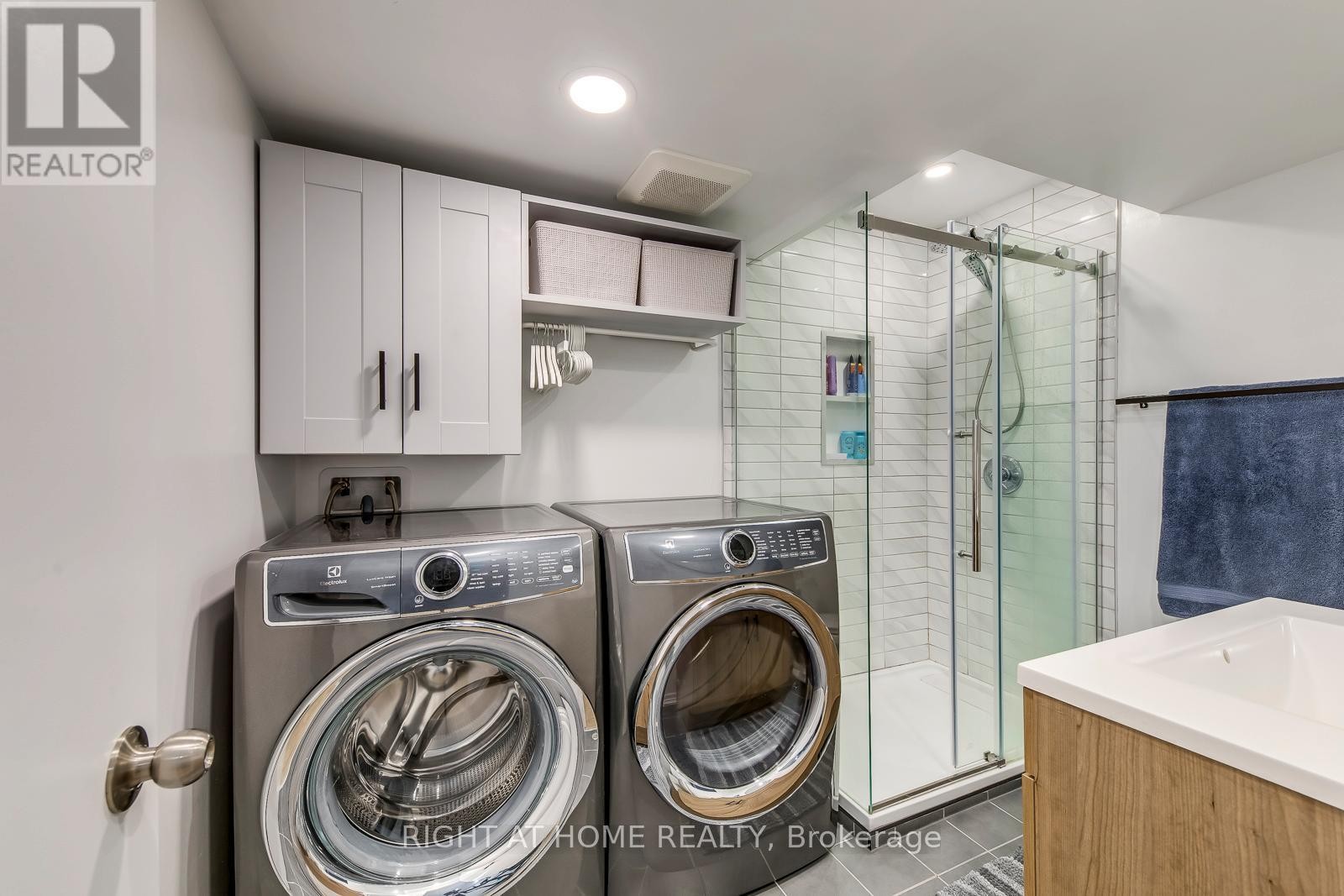 












132 ASHTON CRESCENT

,
Brampton (Central Park),




Ontario
L6S3J9


