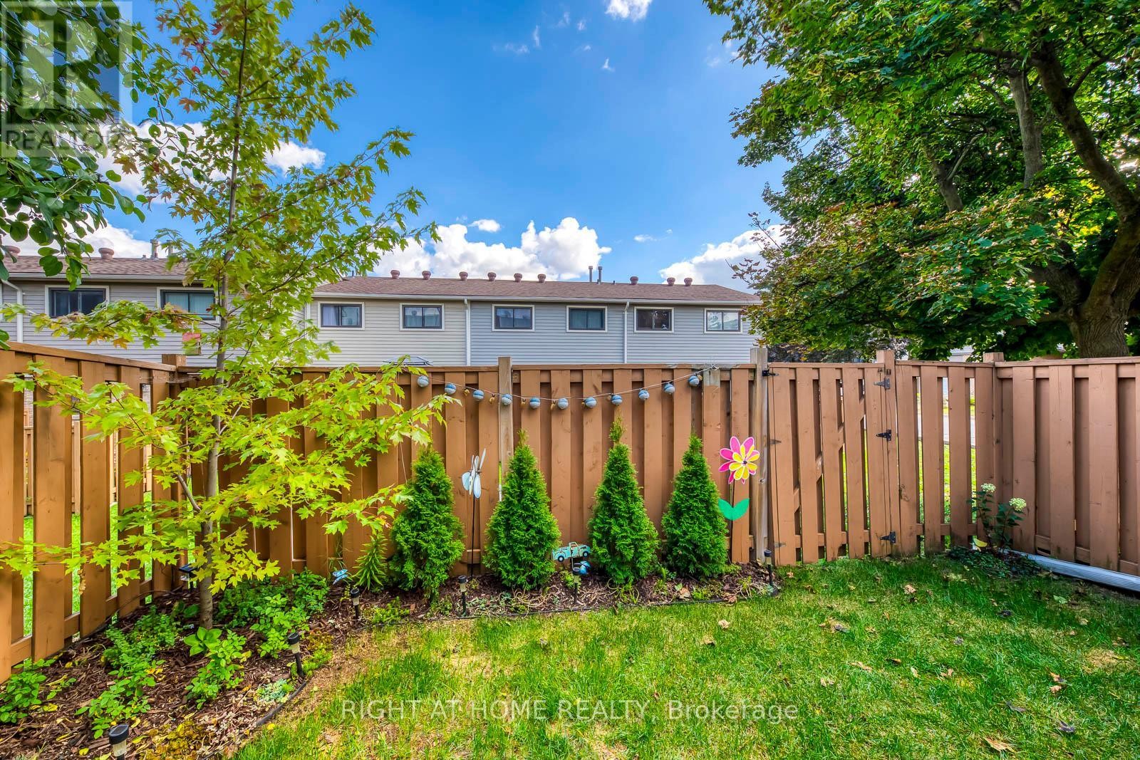 












132 ASHTON CRESCENT

,
Brampton (Central Park),




Ontario
L6S3J9

