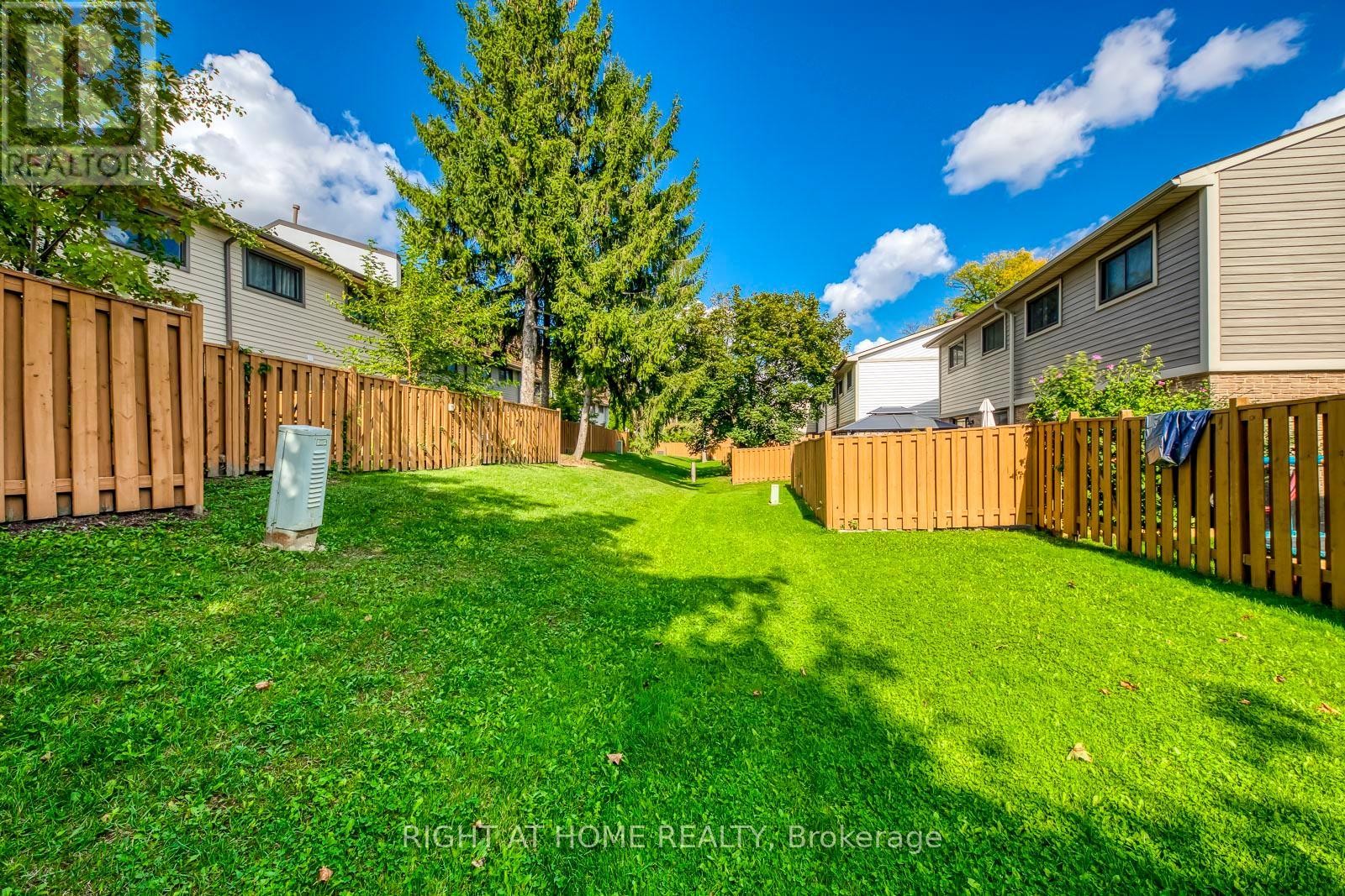












132 ASHTON CRESCENT

,
Brampton (Central Park),




Ontario
L6S3J9


