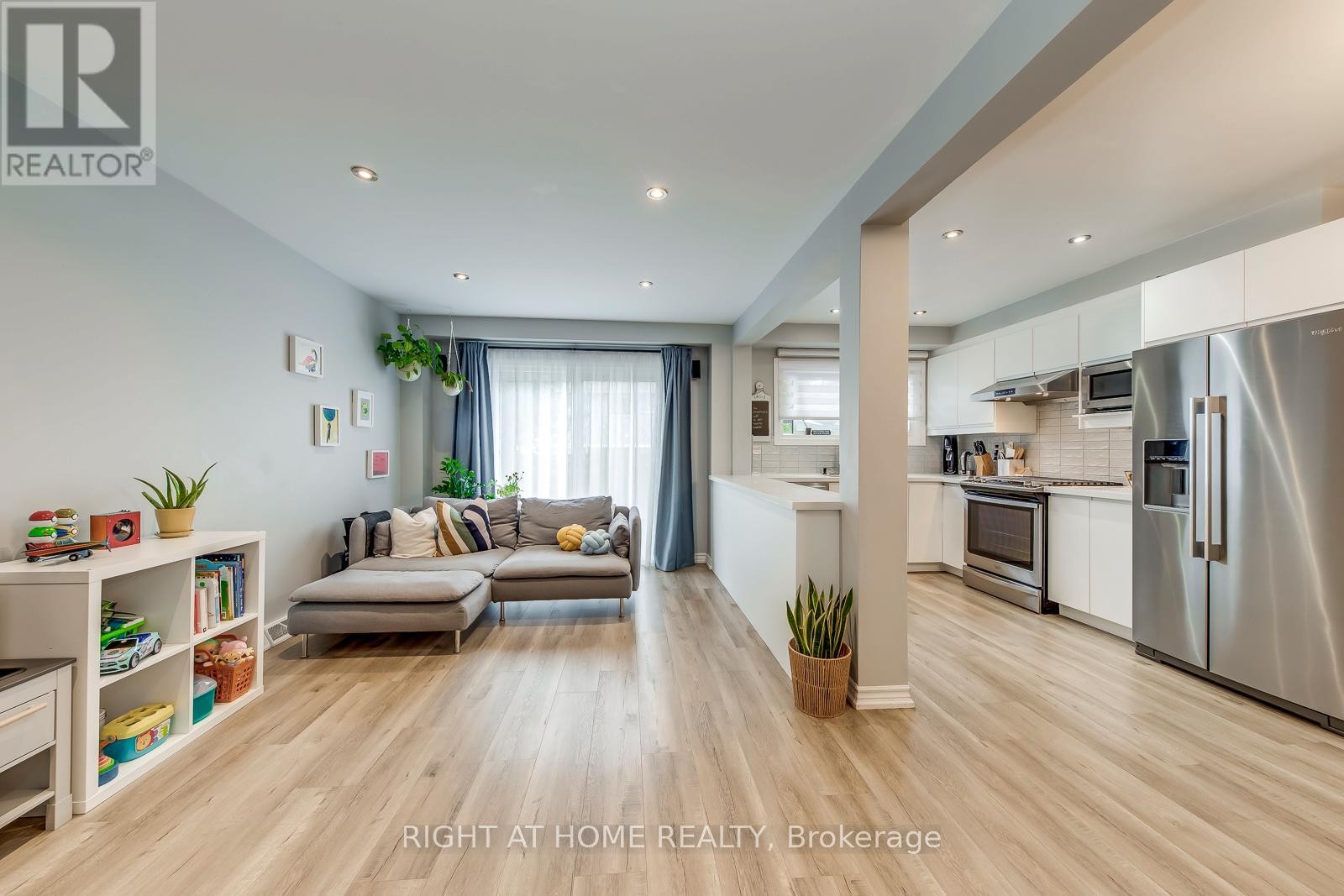 












132 ASHTON CRESCENT

,
Brampton (Central Park),




Ontario
L6S3J9


