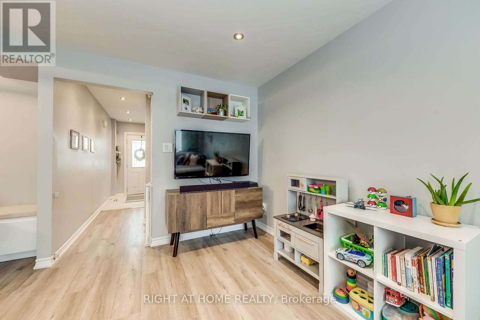 












132 ASHTON CRESCENT

,
Brampton (Central Park),




Ontario
L6S3J9

