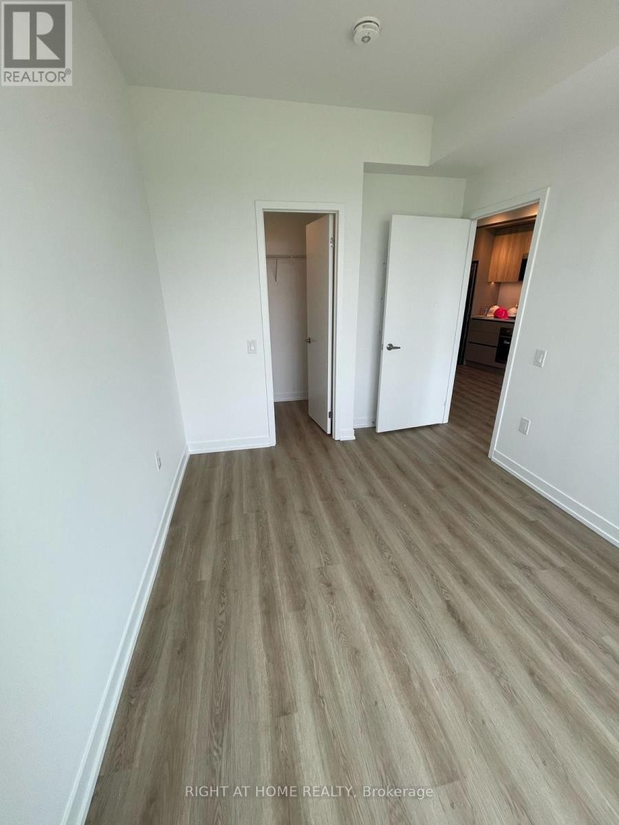 












1022 - 2485 EGLINTON AVE W AVENUE

,
Mississauga (Central Erin Mills),




Ontario
L5M2T1

