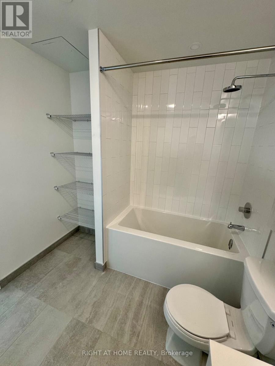 












1022 - 2485 EGLINTON AVE W AVENUE

,
Mississauga (Central Erin Mills),




Ontario
L5M2T1

