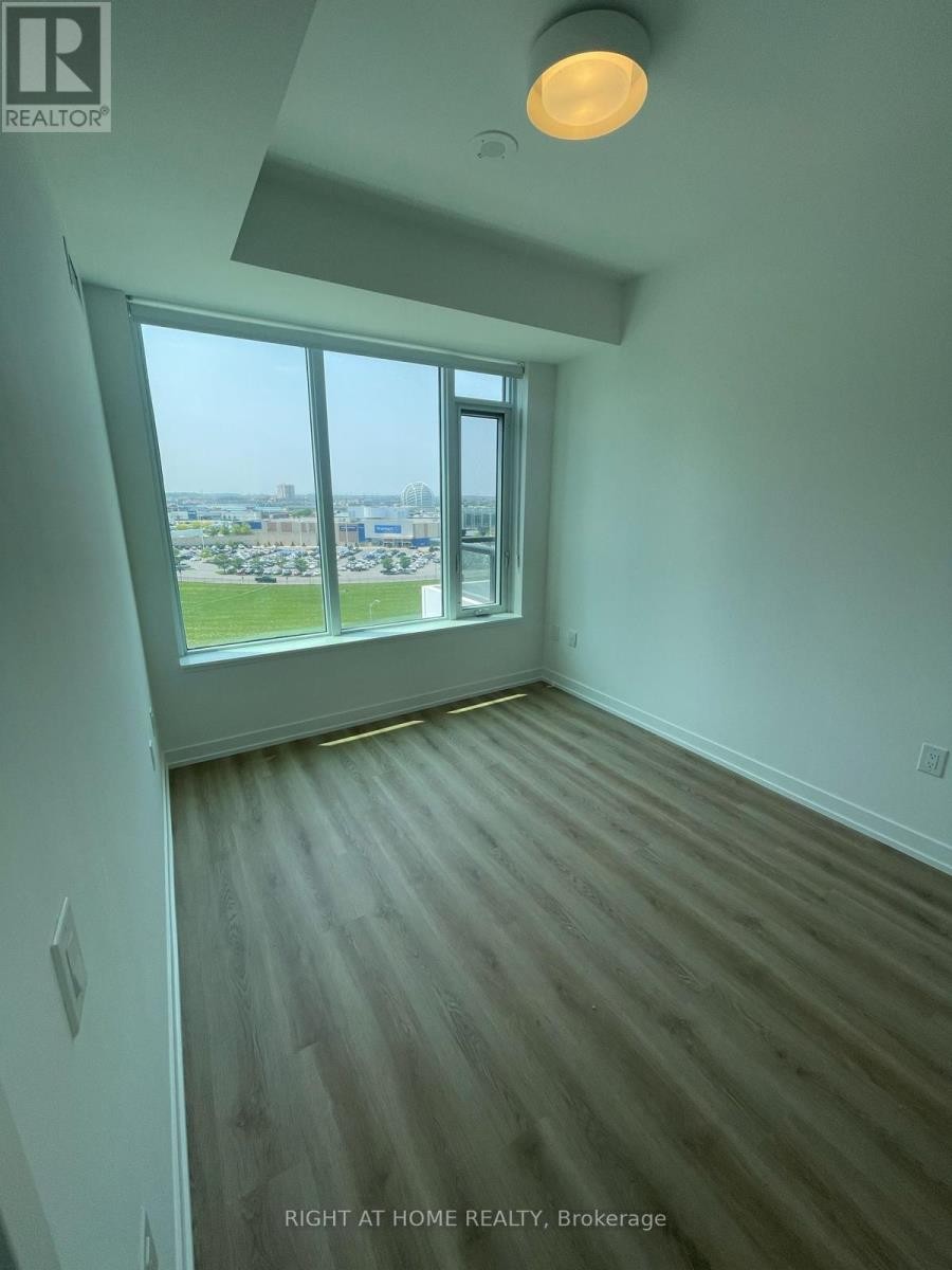 












1022 - 2485 EGLINTON AVE W AVENUE

,
Mississauga (Central Erin Mills),




Ontario
L5M2T1

