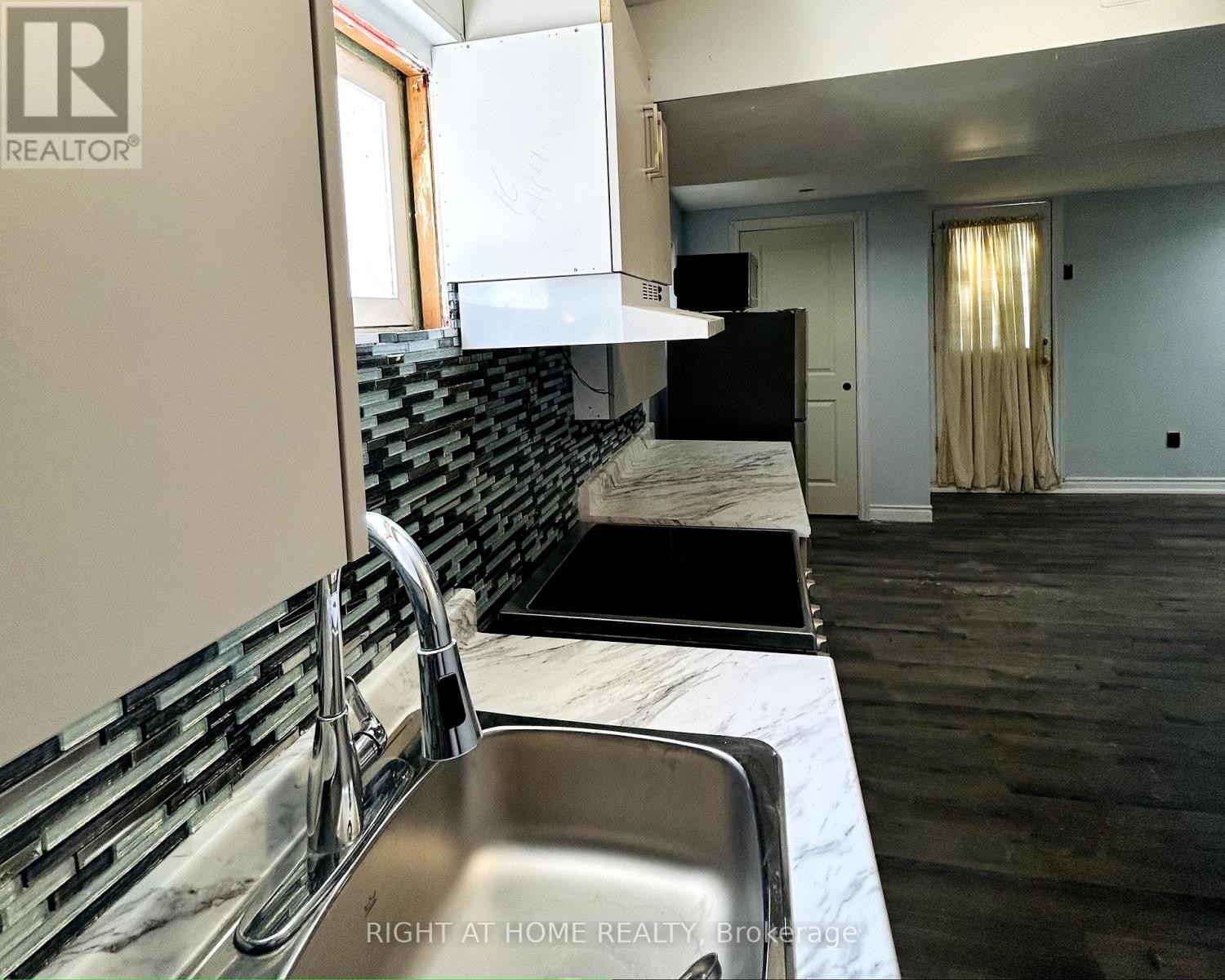 












85 CLOVERDALE DRIVE

,
Brampton (Avondale),




Ontario
L6T2T5

