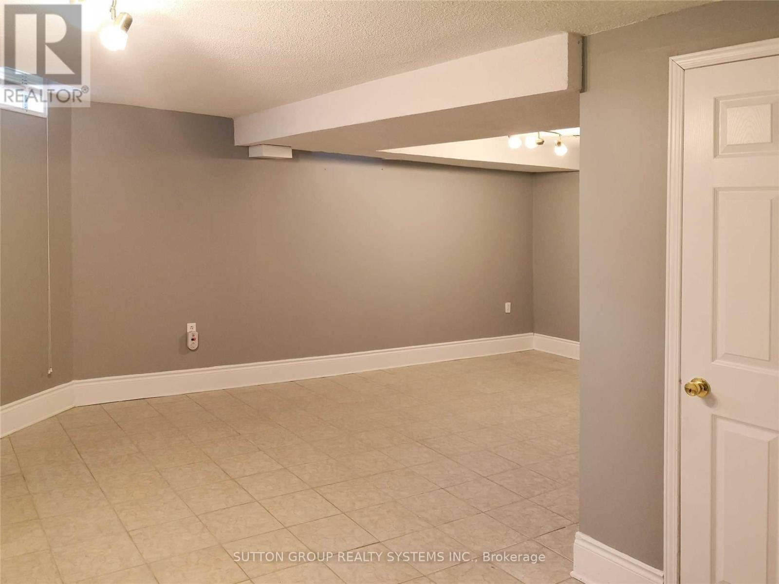 












6005 TENTH LINE W

,
Mississauga (Lisgar),




Ontario
L5N5S6

