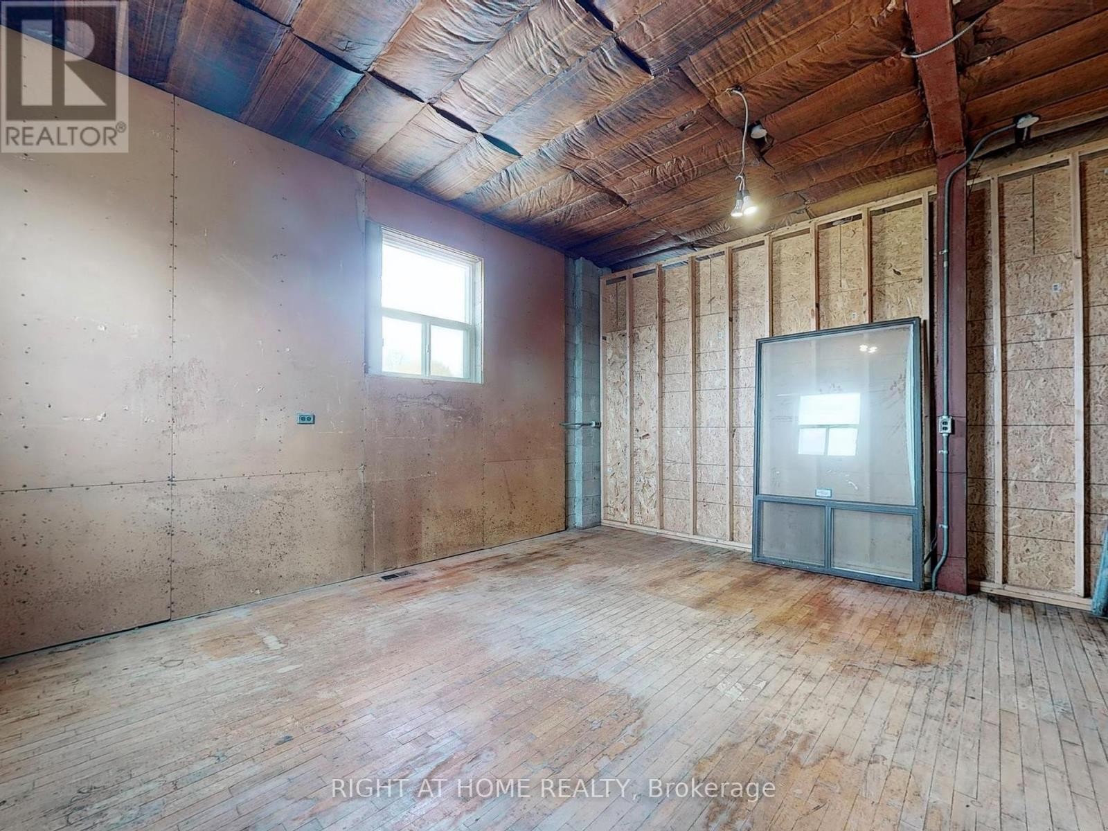 












48 HYDE AVENUE

,
Toronto (Keelesdale-Eglinton West),




Ontario
M6M1J4

