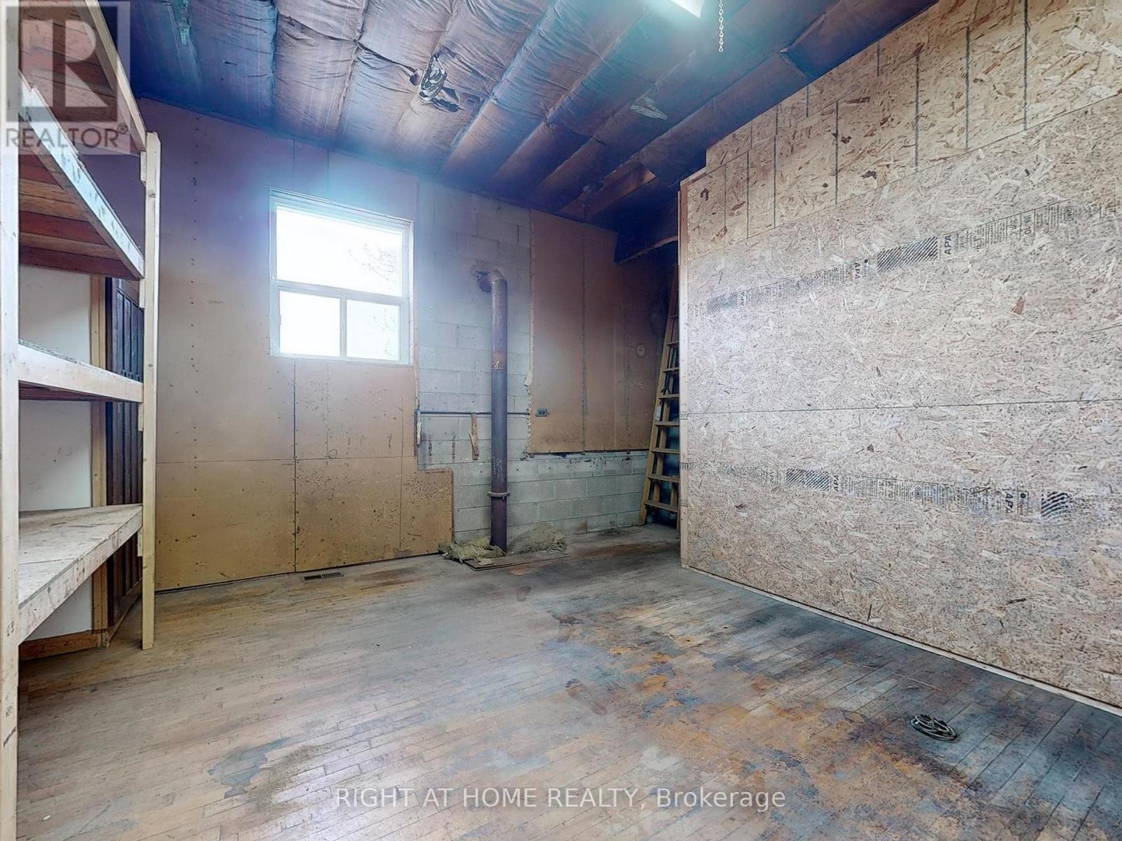 












48 HYDE AVENUE

,
Toronto (Keelesdale-Eglinton West),




Ontario
M6M1J4

