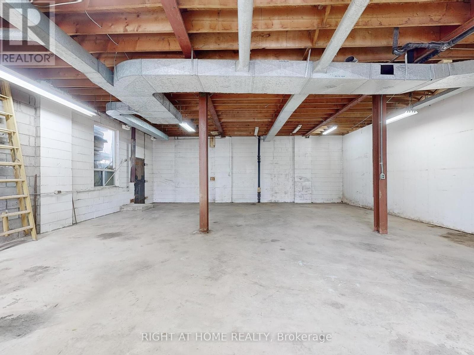 












48 HYDE AVENUE

,
Toronto (Keelesdale-Eglinton West),




Ontario
M6M1J4

