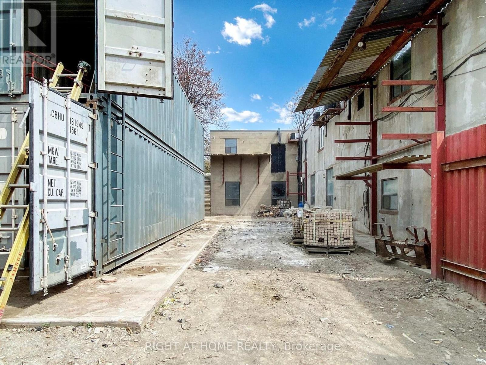 












48 HYDE AVENUE

,
Toronto (Keelesdale-Eglinton West),




Ontario
M6M1J4

