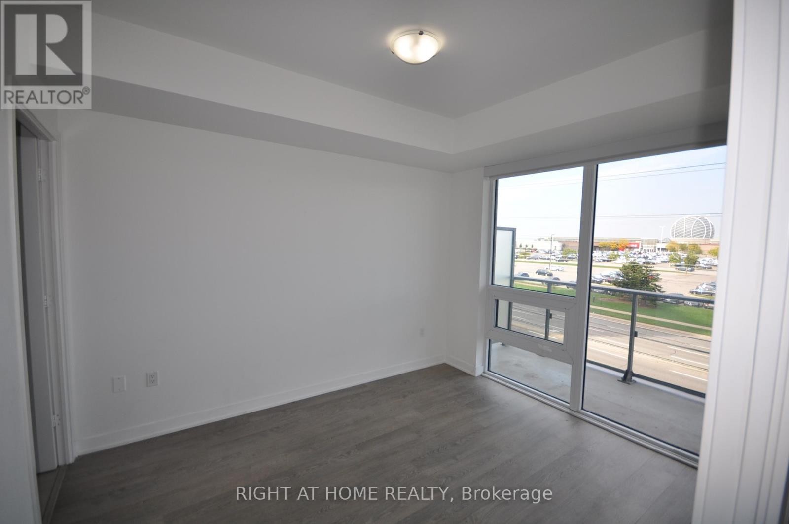












308 - 4675 METCALFE AVENUE

,
Mississauga (Central Erin Mills),




Ontario
L5M0Z8

