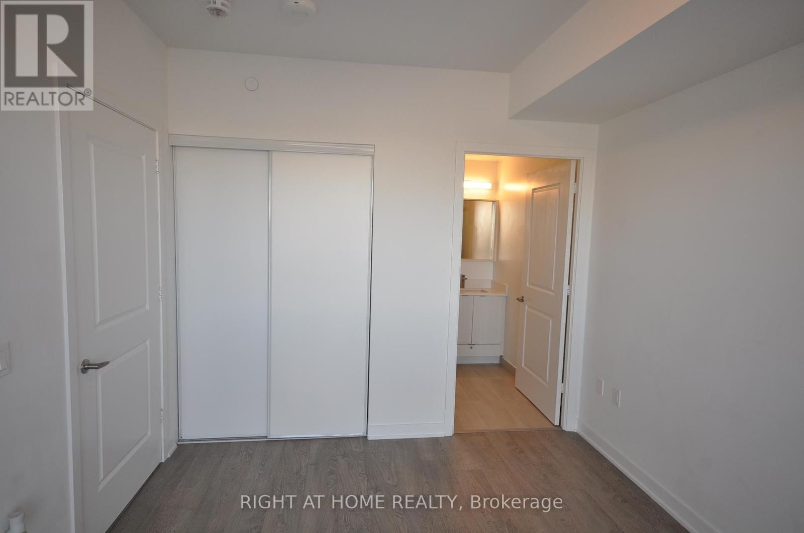 












308 - 4675 METCALFE AVENUE

,
Mississauga (Central Erin Mills),




Ontario
L5M0Z8

