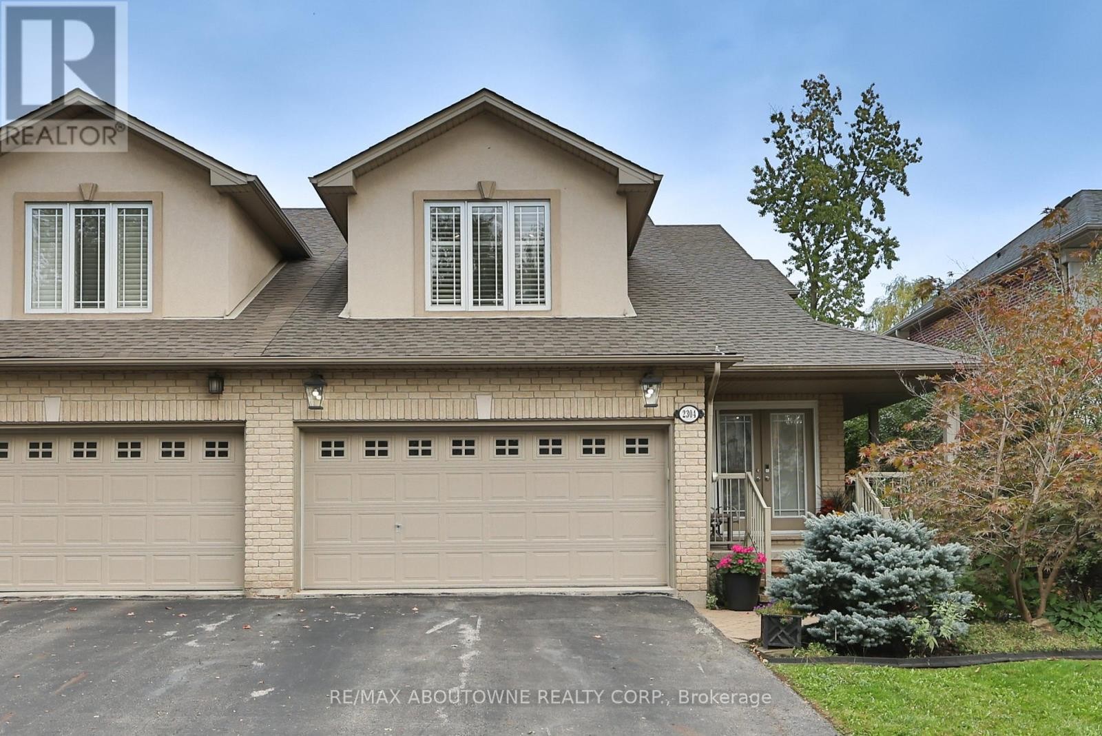 












2304 SOVEREIGN STREET

,
Oakville (BR Bronte),




Ontario
L6L1L6

