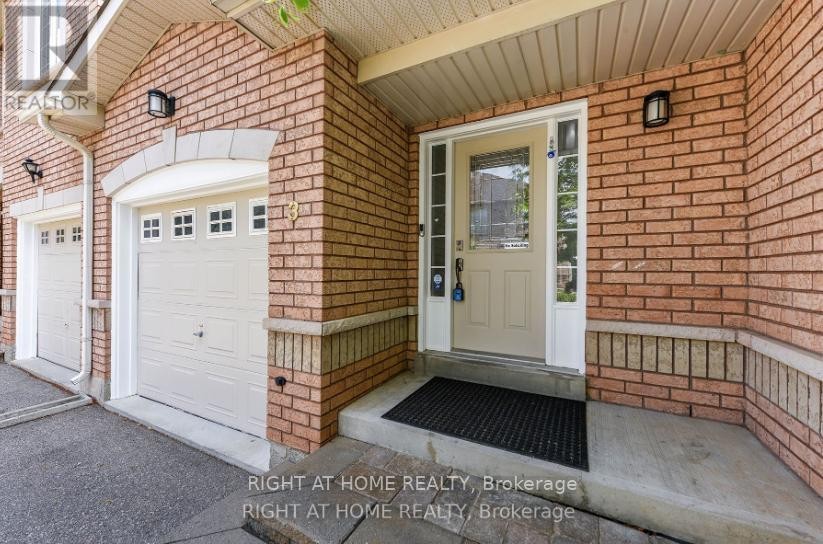 












3 - 1551 REEVES GATE

,
Oakville (GA Glen Abbey),




Ontario
L6M5C5

