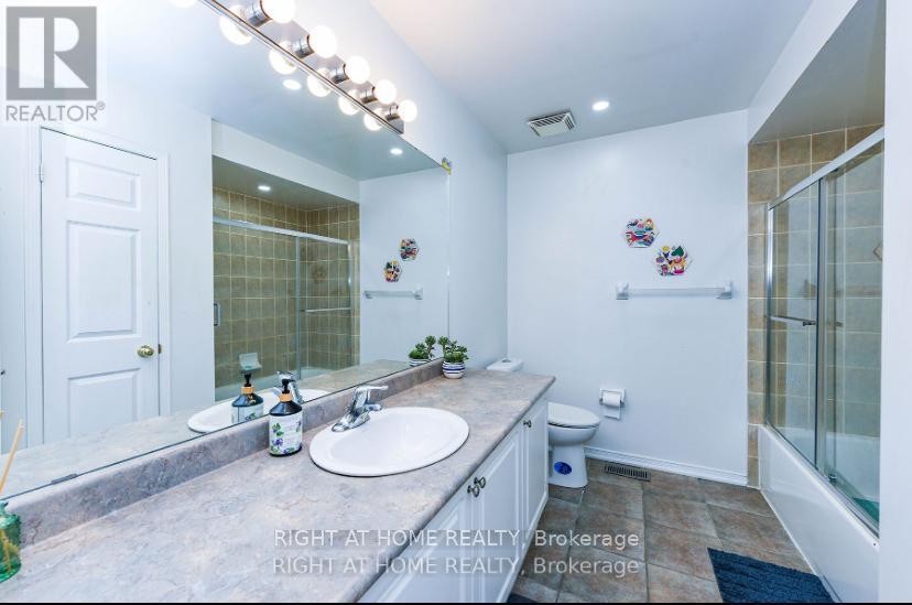 












3 - 1551 REEVES GATE

,
Oakville (GA Glen Abbey),




Ontario
L6M5C5

