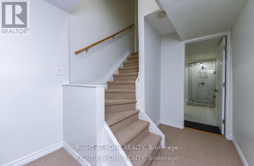 












3 - 1551 REEVES GATE

,
Oakville (GA Glen Abbey),




Ontario
L6M5C5

