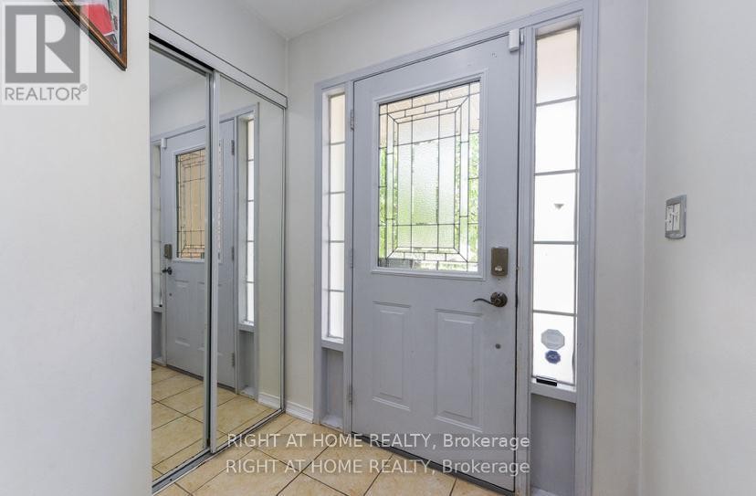 












3 - 1551 REEVES GATE

,
Oakville (GA Glen Abbey),




Ontario
L6M5C5

