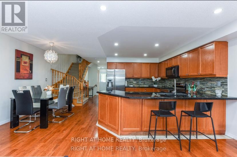 












3 - 1551 REEVES GATE

,
Oakville (GA Glen Abbey),




Ontario
L6M5C5

