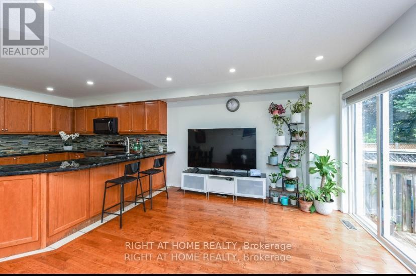 












3 - 1551 REEVES GATE

,
Oakville (GA Glen Abbey),




Ontario
L6M5C5

