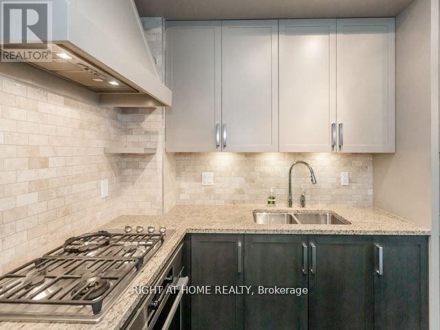 












612 - 30 OLD MILL ROAD N

,
Toronto (Kingsway South),




Ontario
M8X1A2

