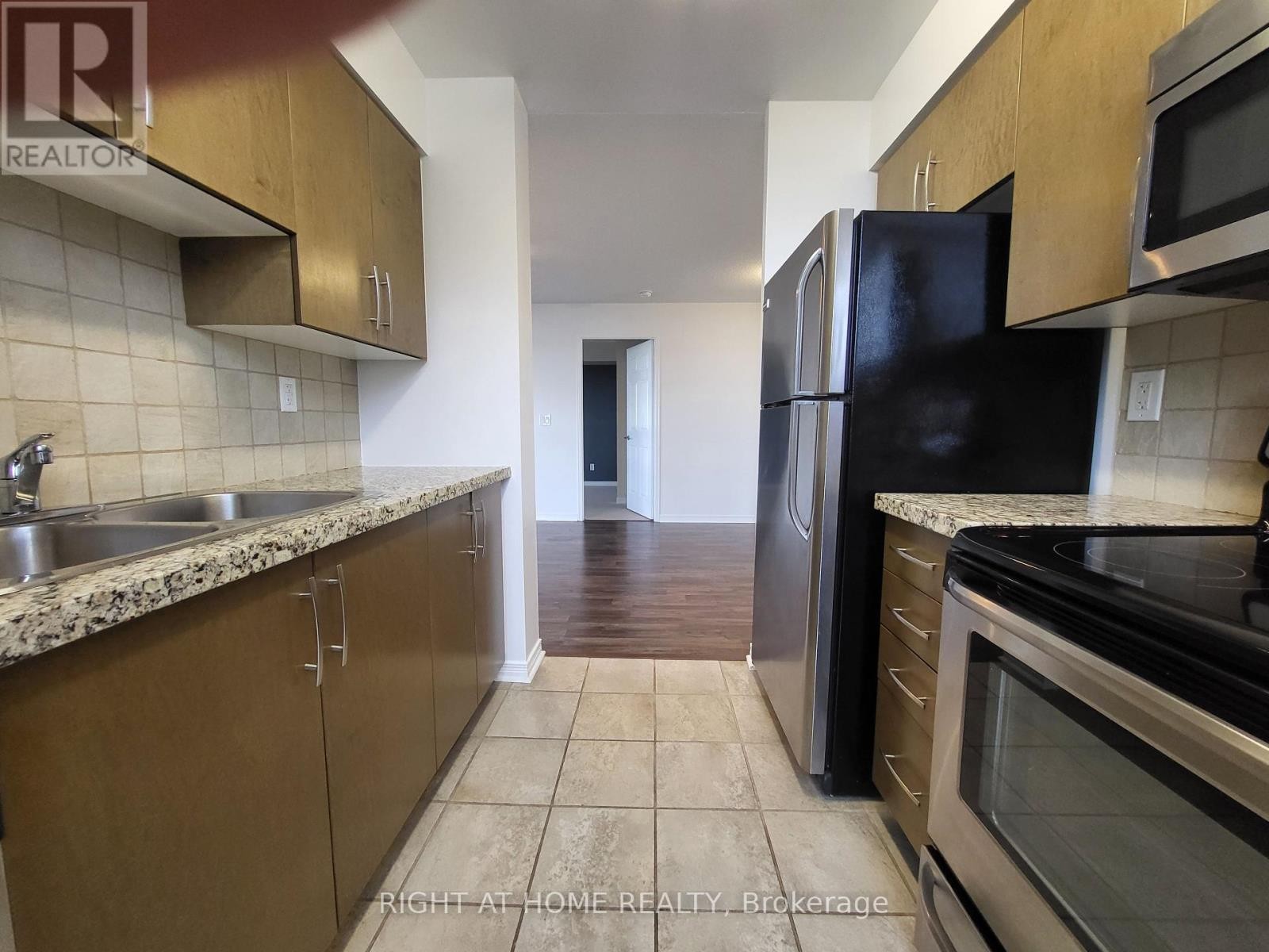 












1403 - 3 MICHAEL POWER PLACE

,
Toronto (Islington-City Centre West),




Ontario
M9A0A2

