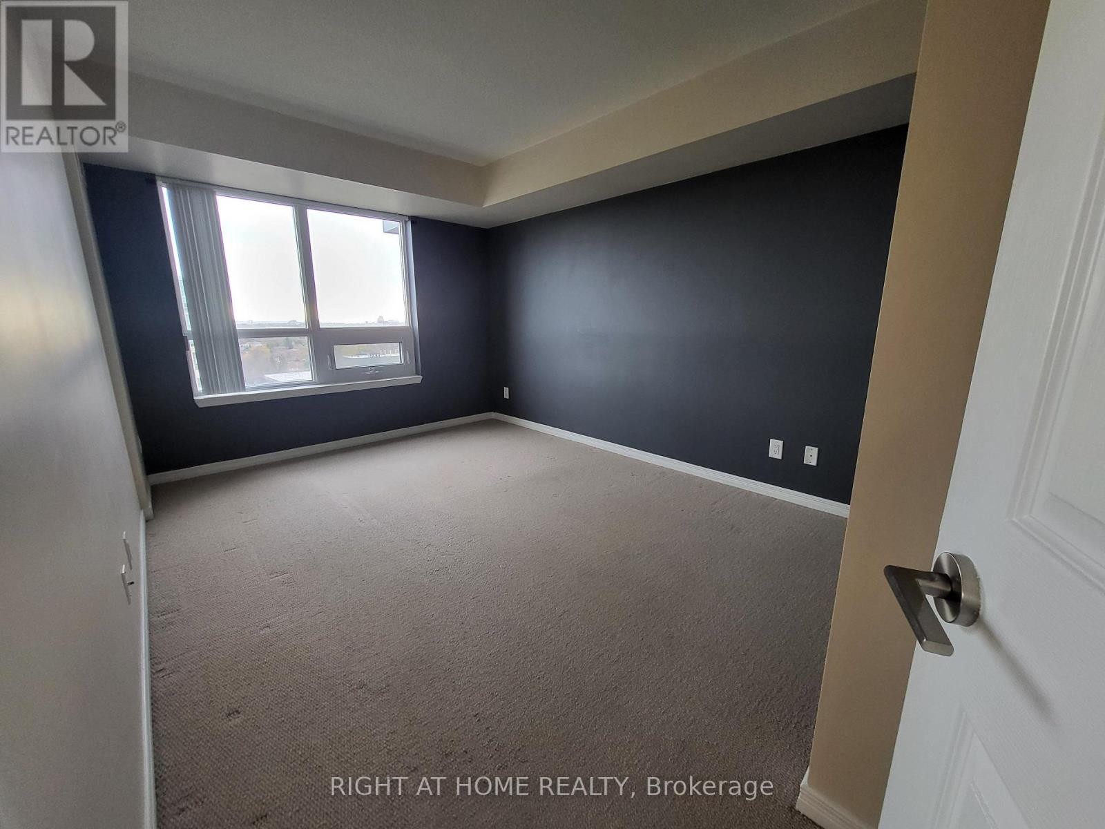 












1403 - 3 MICHAEL POWER PLACE

,
Toronto (Islington-City Centre West),




Ontario
M9A0A2

