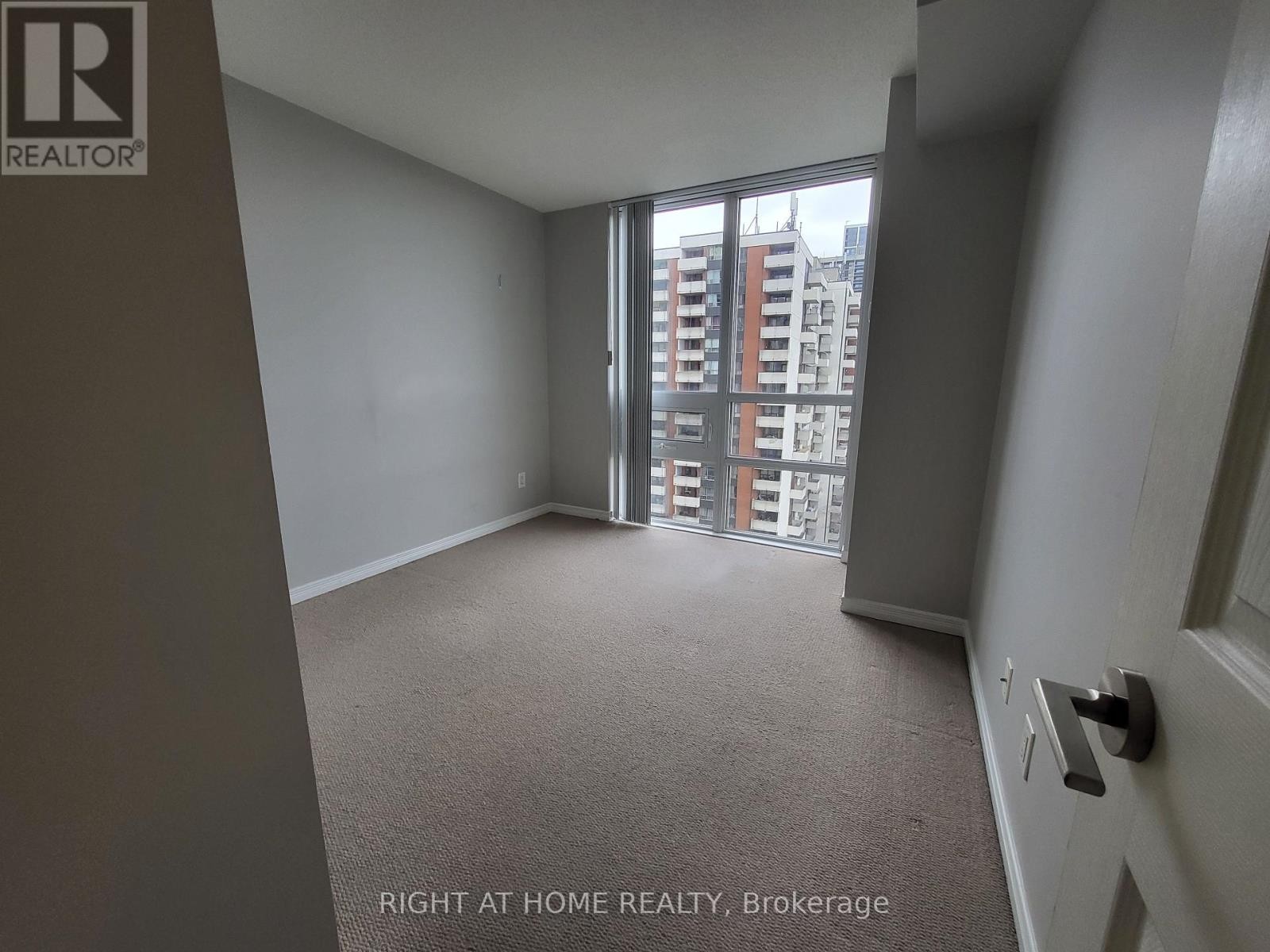 












1403 - 3 MICHAEL POWER PLACE

,
Toronto (Islington-City Centre West),




Ontario
M9A0A2

