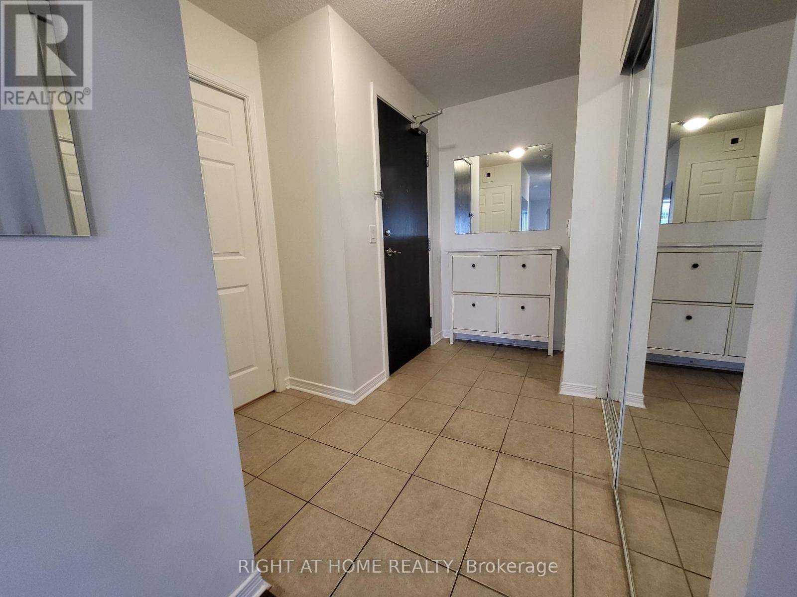 












1403 - 3 MICHAEL POWER PLACE

,
Toronto (Islington-City Centre West),




Ontario
M9A0A2

