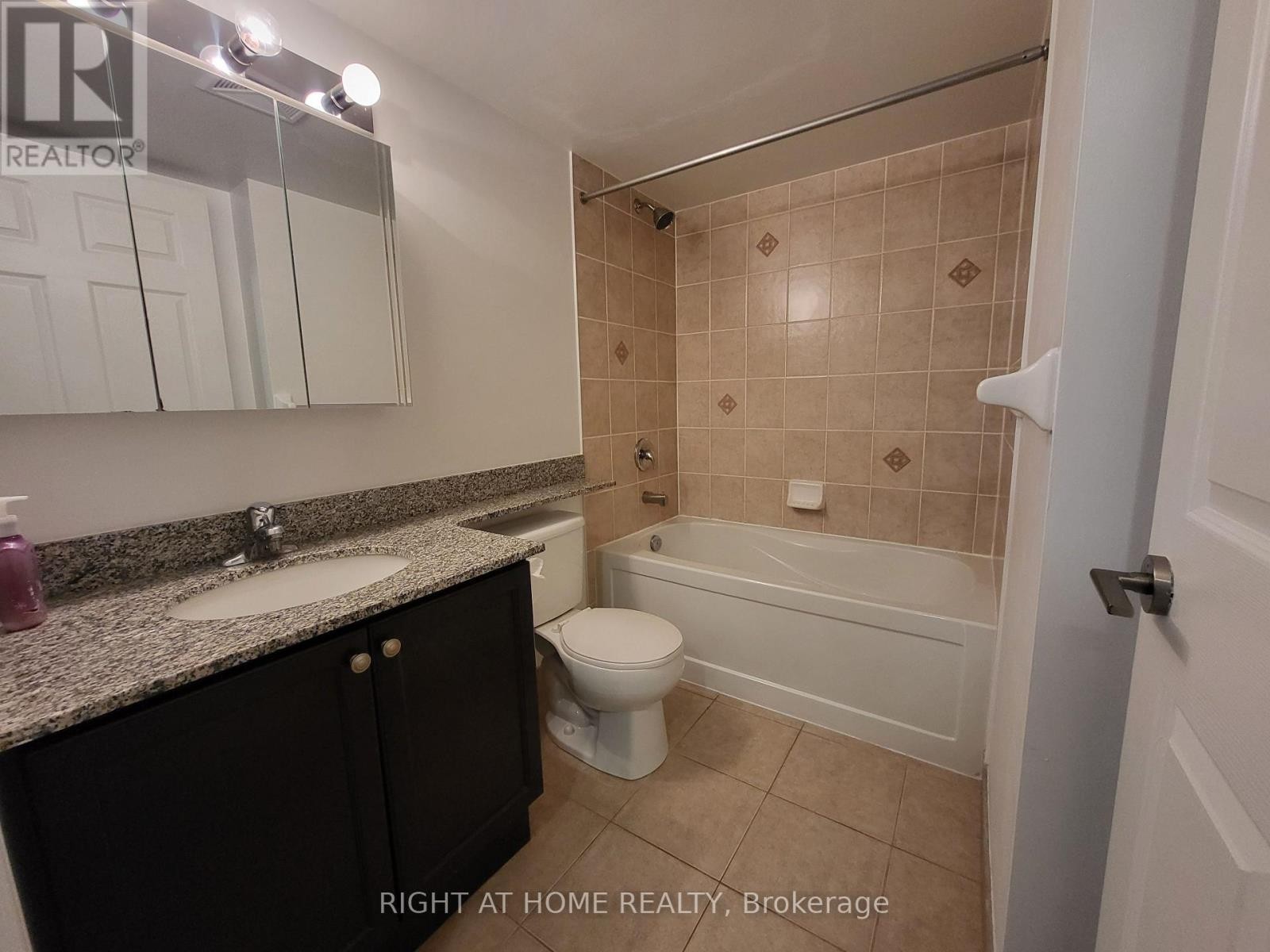 












1403 - 3 MICHAEL POWER PLACE

,
Toronto (Islington-City Centre West),




Ontario
M9A0A2

