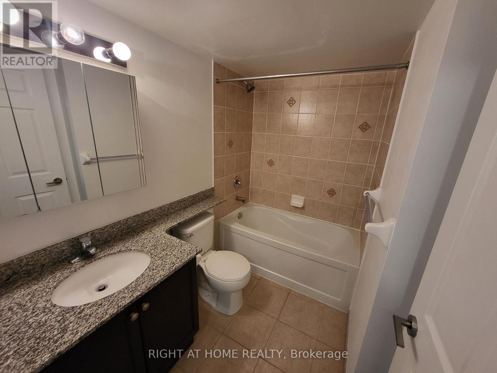 












1403 - 3 MICHAEL POWER PLACE

,
Toronto (Islington-City Centre West),




Ontario
M9A0A2


