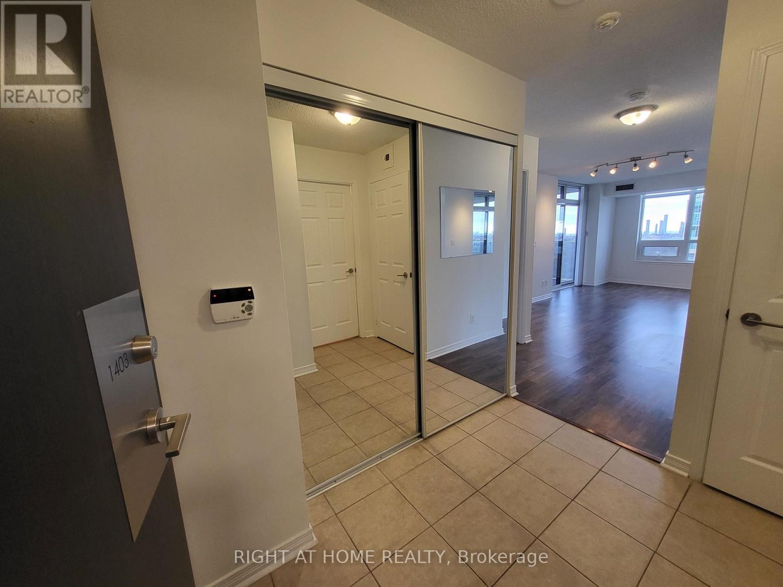 












1403 - 3 MICHAEL POWER PLACE

,
Toronto (Islington-City Centre West),




Ontario
M9A0A2

