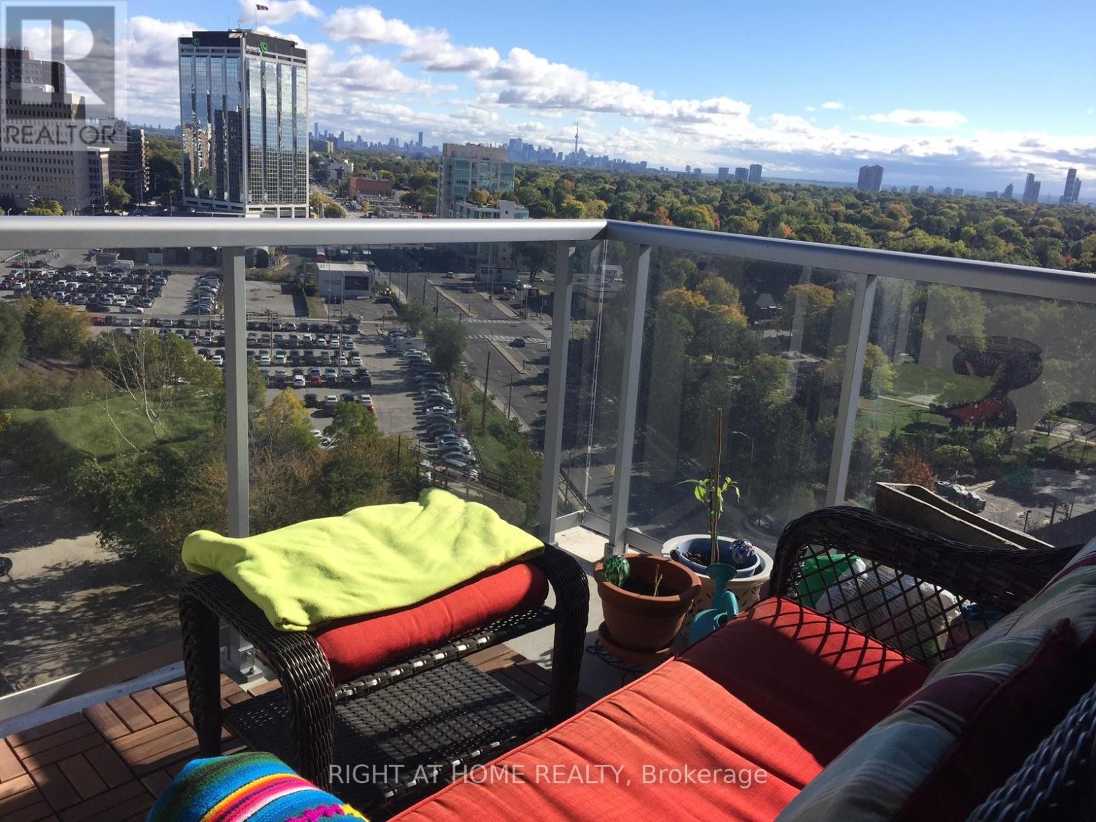 












1403 - 3 MICHAEL POWER PLACE

,
Toronto (Islington-City Centre West),




Ontario
M9A0A2

