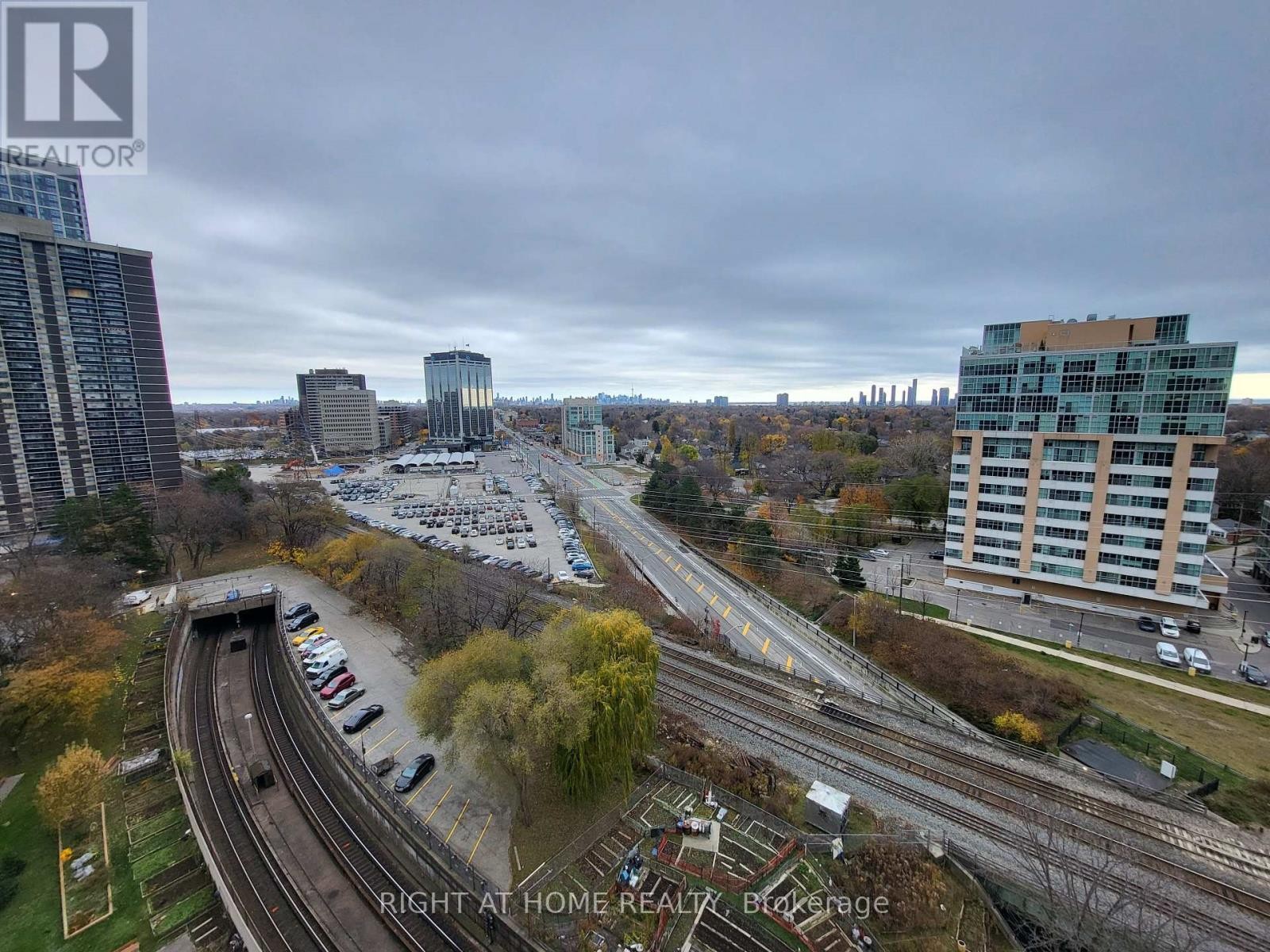 












1403 - 3 MICHAEL POWER PLACE

,
Toronto (Islington-City Centre West),




Ontario
M9A0A2

