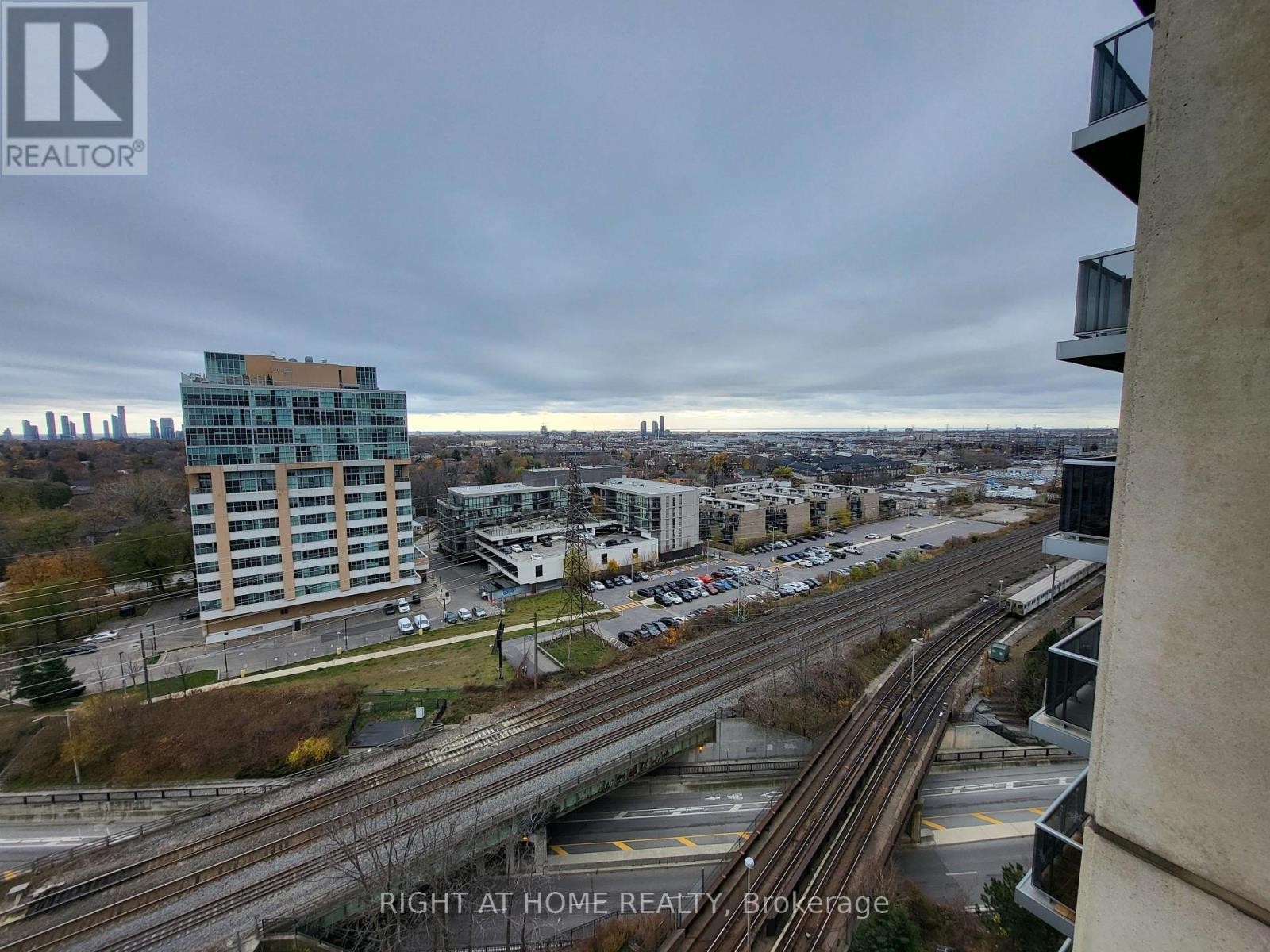 












1403 - 3 MICHAEL POWER PLACE

,
Toronto (Islington-City Centre West),




Ontario
M9A0A2

