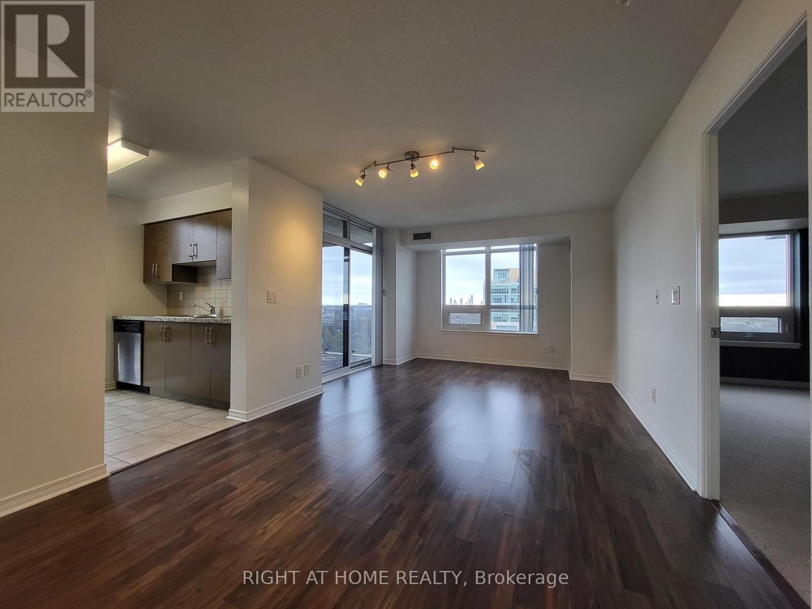 












1403 - 3 MICHAEL POWER PLACE

,
Toronto (Islington-City Centre West),




Ontario
M9A0A2

