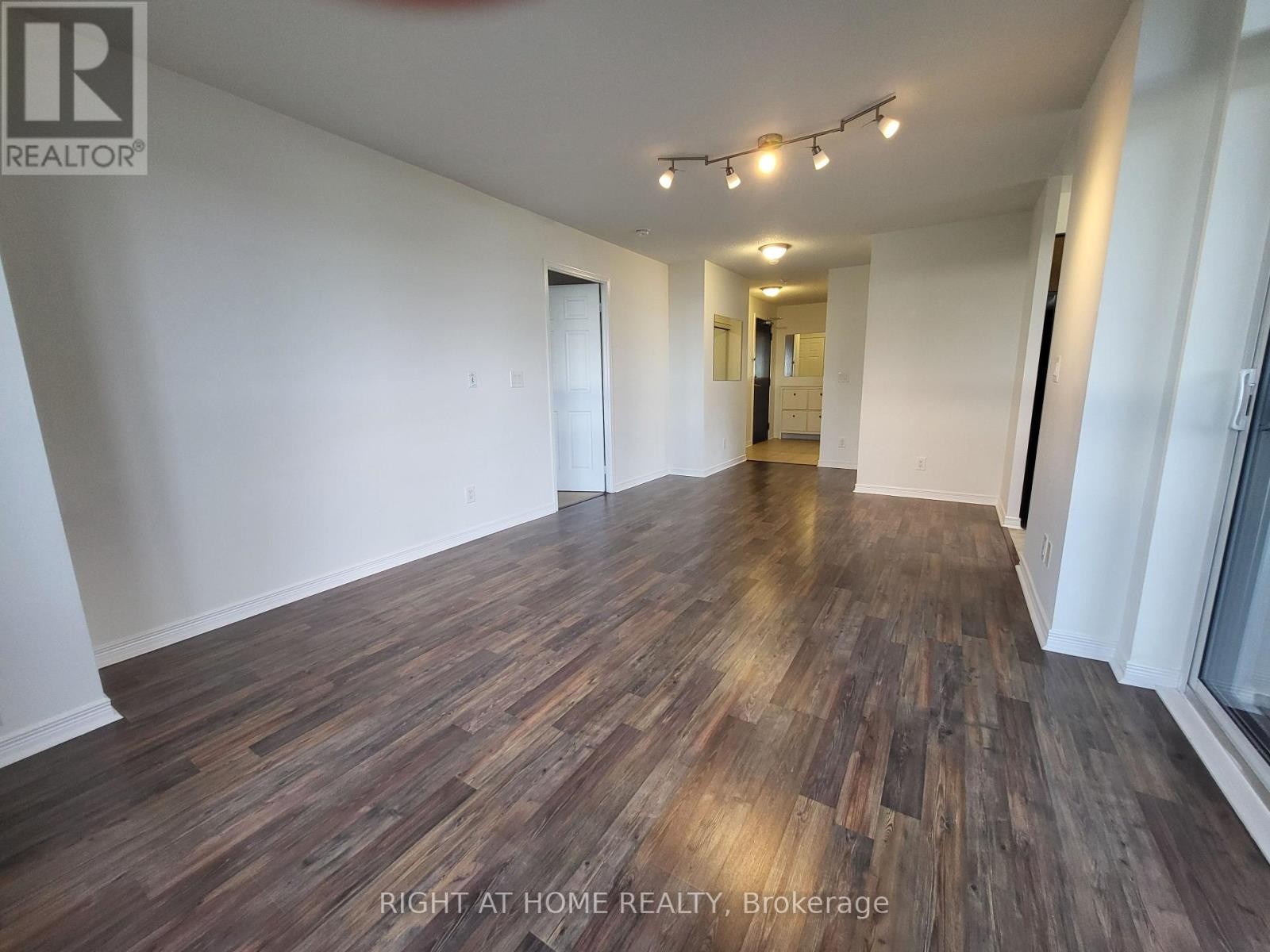 












1403 - 3 MICHAEL POWER PLACE

,
Toronto (Islington-City Centre West),




Ontario
M9A0A2

