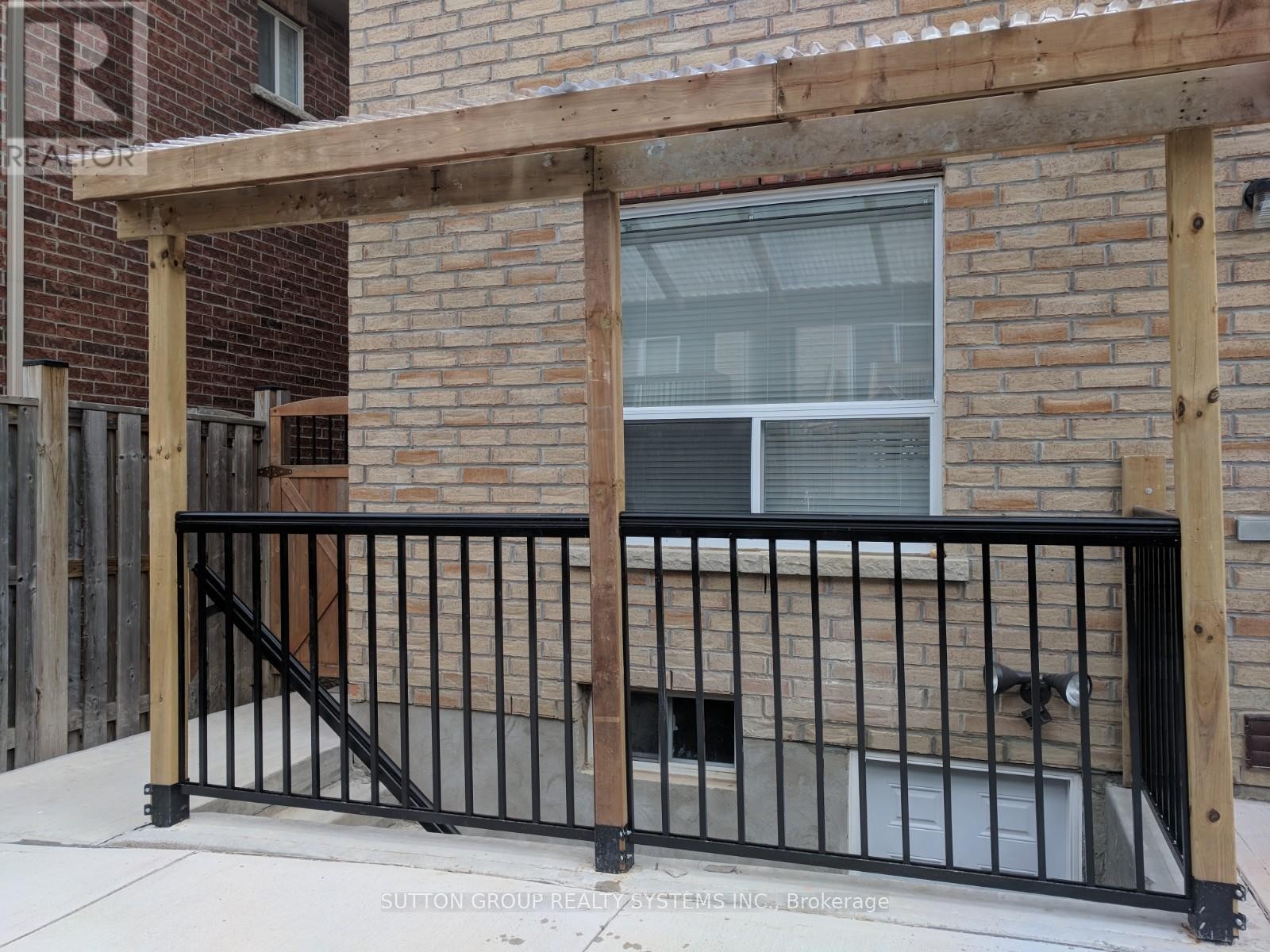 












LOWER - 79 FOOTBRIDGE CRESCENT

,
Brampton (Sandringham-Wellington),




Ontario
L6R0T8

