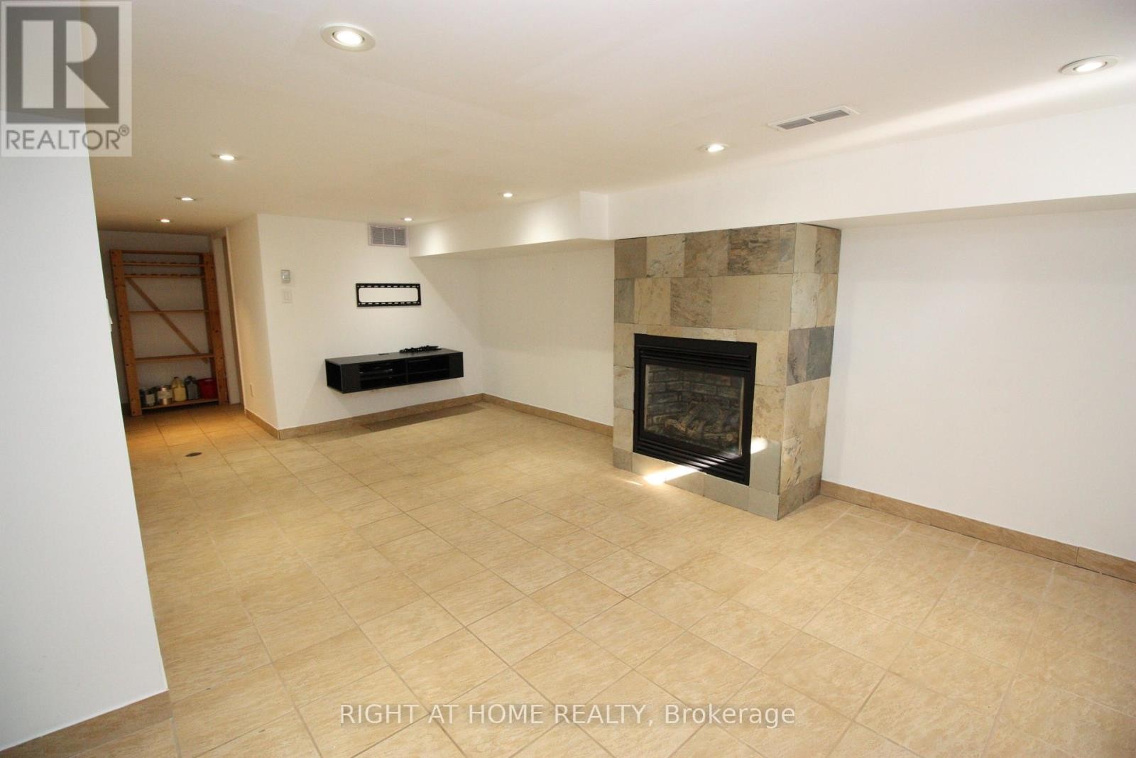 












479 RIMILTON AVENUE

,
Toronto (Alderwood),




Ontario
M8W2H2

