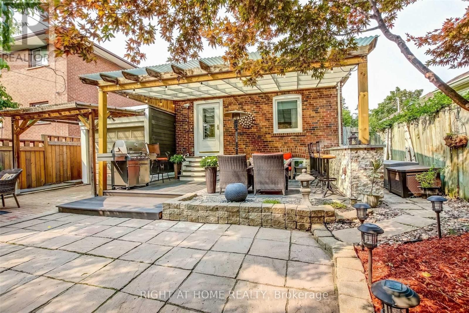 












479 RIMILTON AVENUE

,
Toronto (Alderwood),




Ontario
M8W2H2

