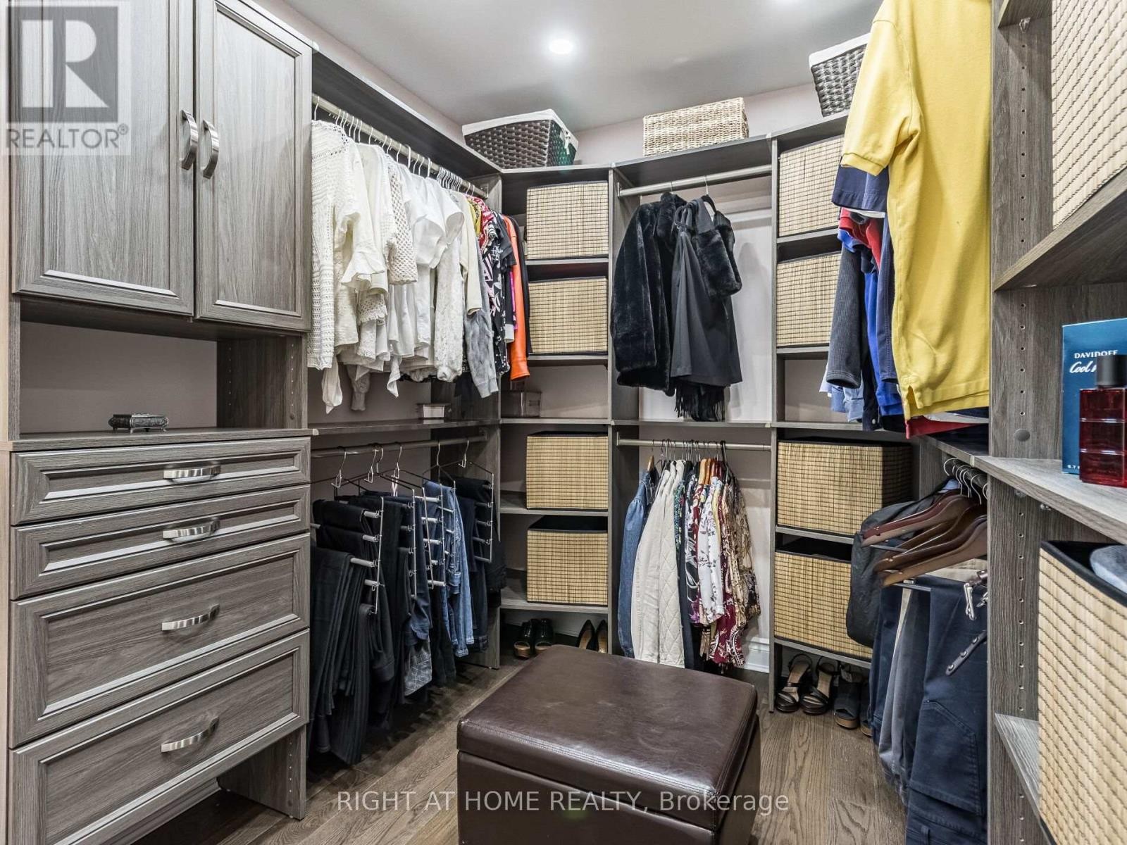 












3176 STOCKSBRIDGE AVENUE

,
Oakville (BC Bronte Creek),




Ontario
L6M0A7

