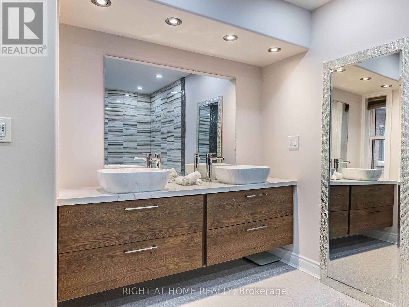 












3176 STOCKSBRIDGE AVENUE

,
Oakville (BC Bronte Creek),




Ontario
L6M0A7

